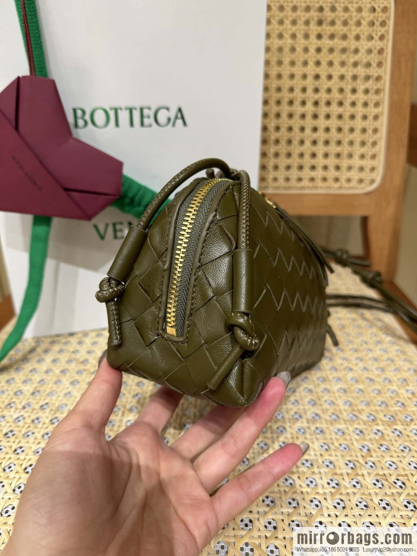 BV Shell Bag Concert 794258 Olive Oil Green