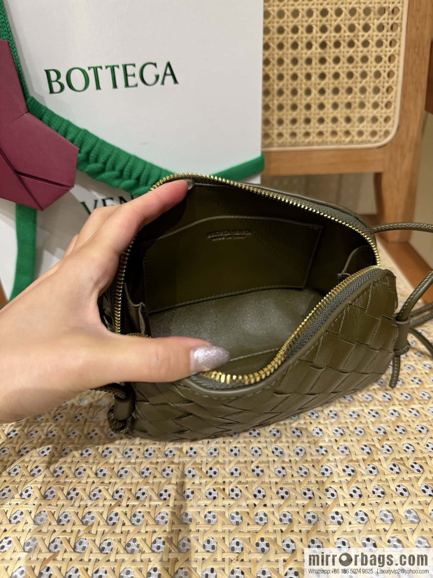 BV Shell Bag Concert 794258 Olive Oil Green