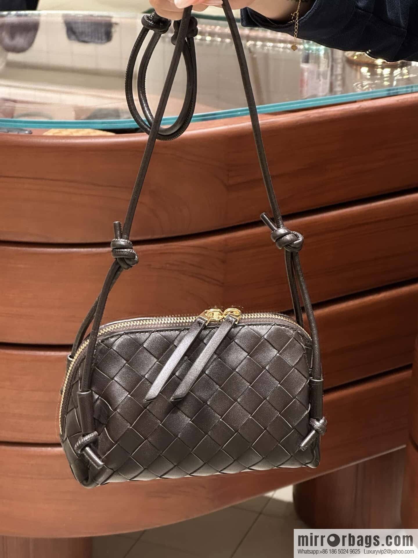 BV Shell Bag Concert 794258 Chocolate Brown