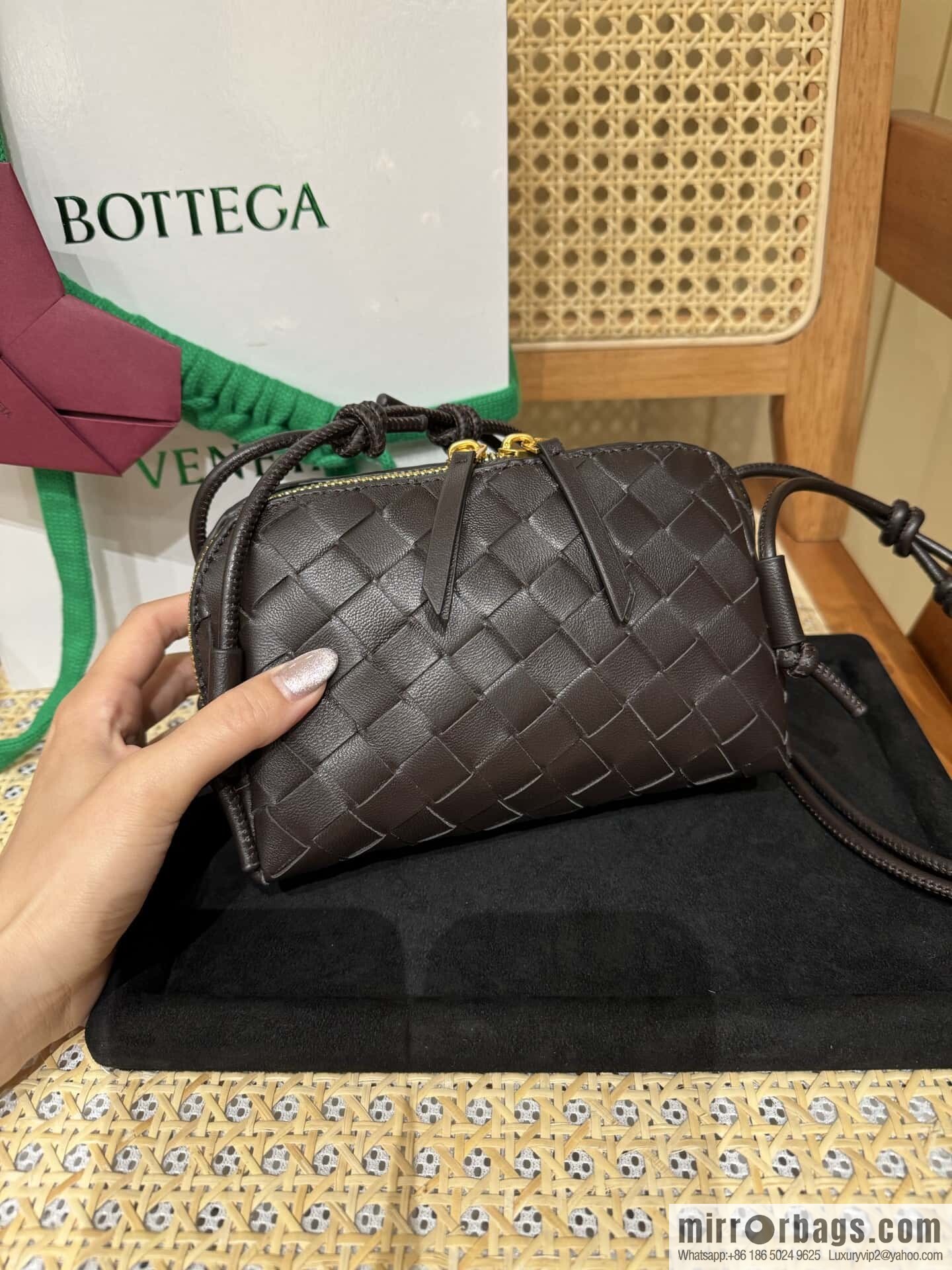 BV Shell Bag Concert 794258 Chocolate Brown