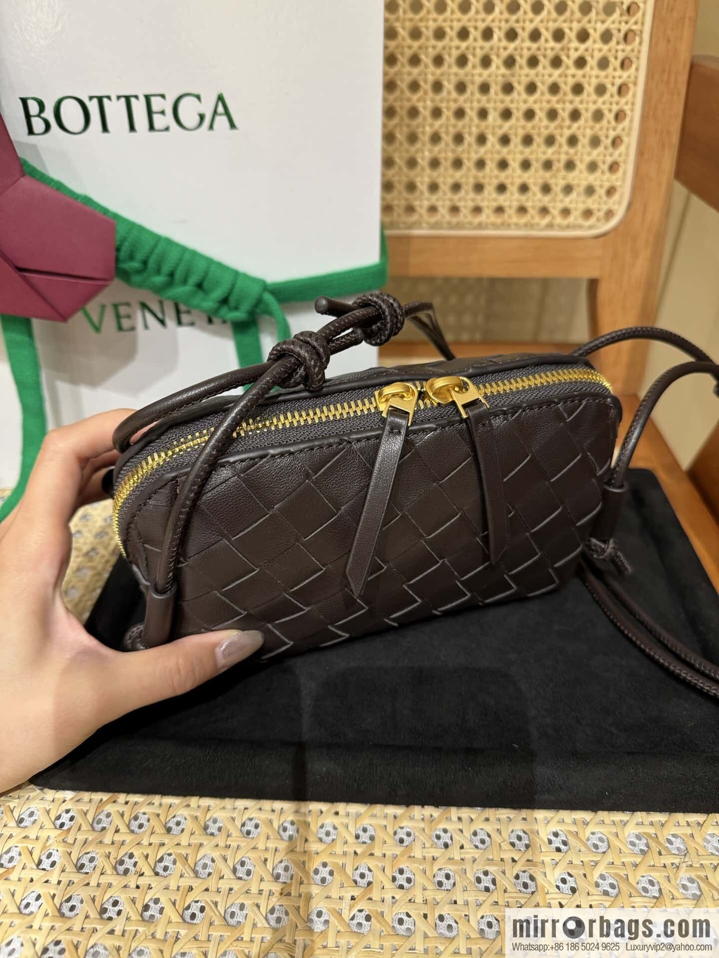 BV Shell Bag Concert 794258 Chocolate Brown