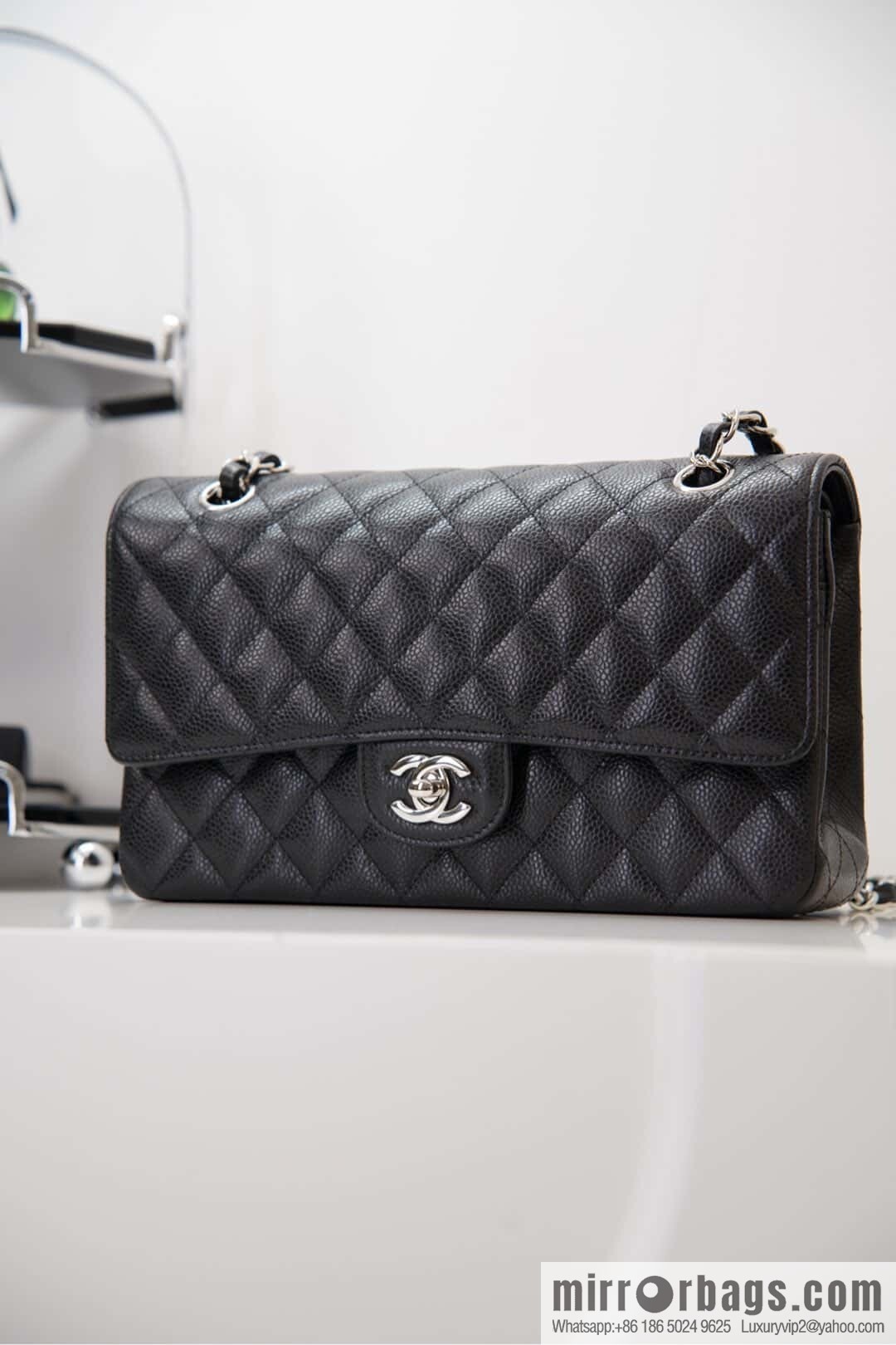 ℂ𝔽 𝗖𝗹𝗮𝘀𝘀𝗶𝗰 𝗙𝗹𝗮𝗽 | Original Caviar 🐂 Medium, Black Silver 🖤 A01112