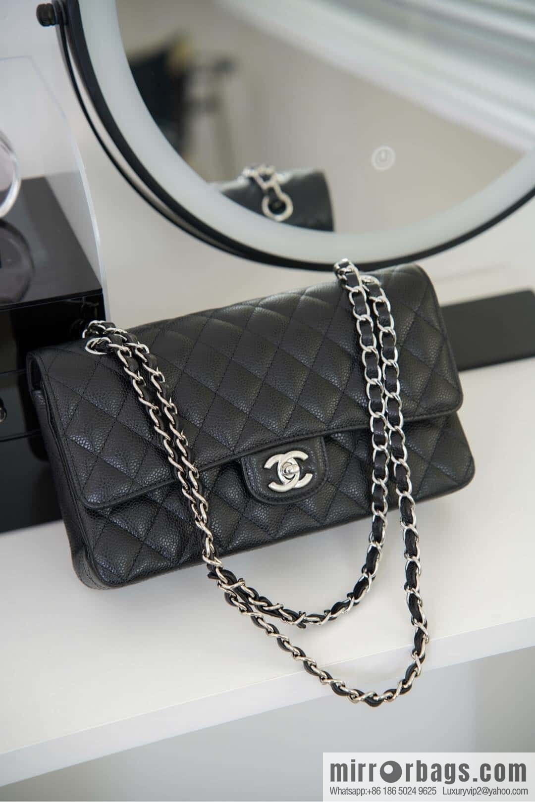 ℂ𝔽 𝗖𝗹𝗮𝘀𝘀𝗶𝗰 𝗙𝗹𝗮𝗽 | Original Caviar 🐂 Medium, Black Silver 🖤 A01112
