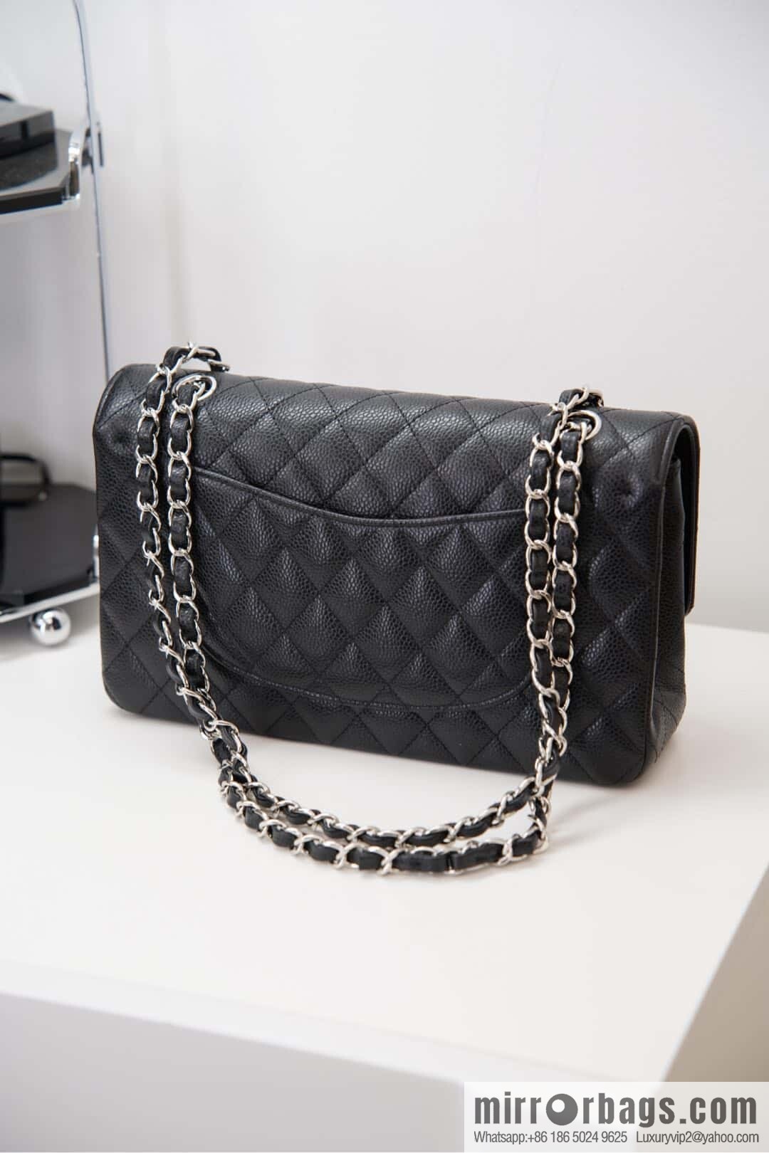 ℂ𝔽 𝗖𝗹𝗮𝘀𝘀𝗶𝗰 𝗙𝗹𝗮𝗽 | Original Caviar 🐂 Medium, Black Silver 🖤 A01112