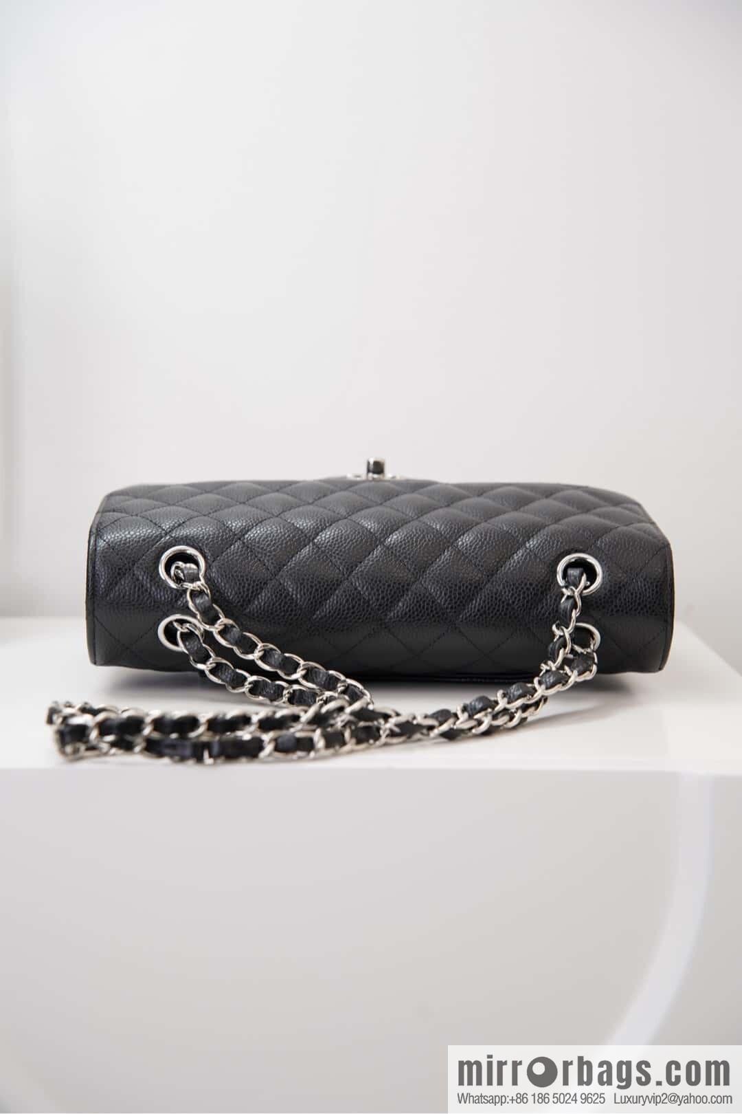ℂ𝔽 𝗖𝗹𝗮𝘀𝘀𝗶𝗰 𝗙𝗹𝗮𝗽 | Original Caviar 🐂 Medium, Black Silver 🖤 A01112