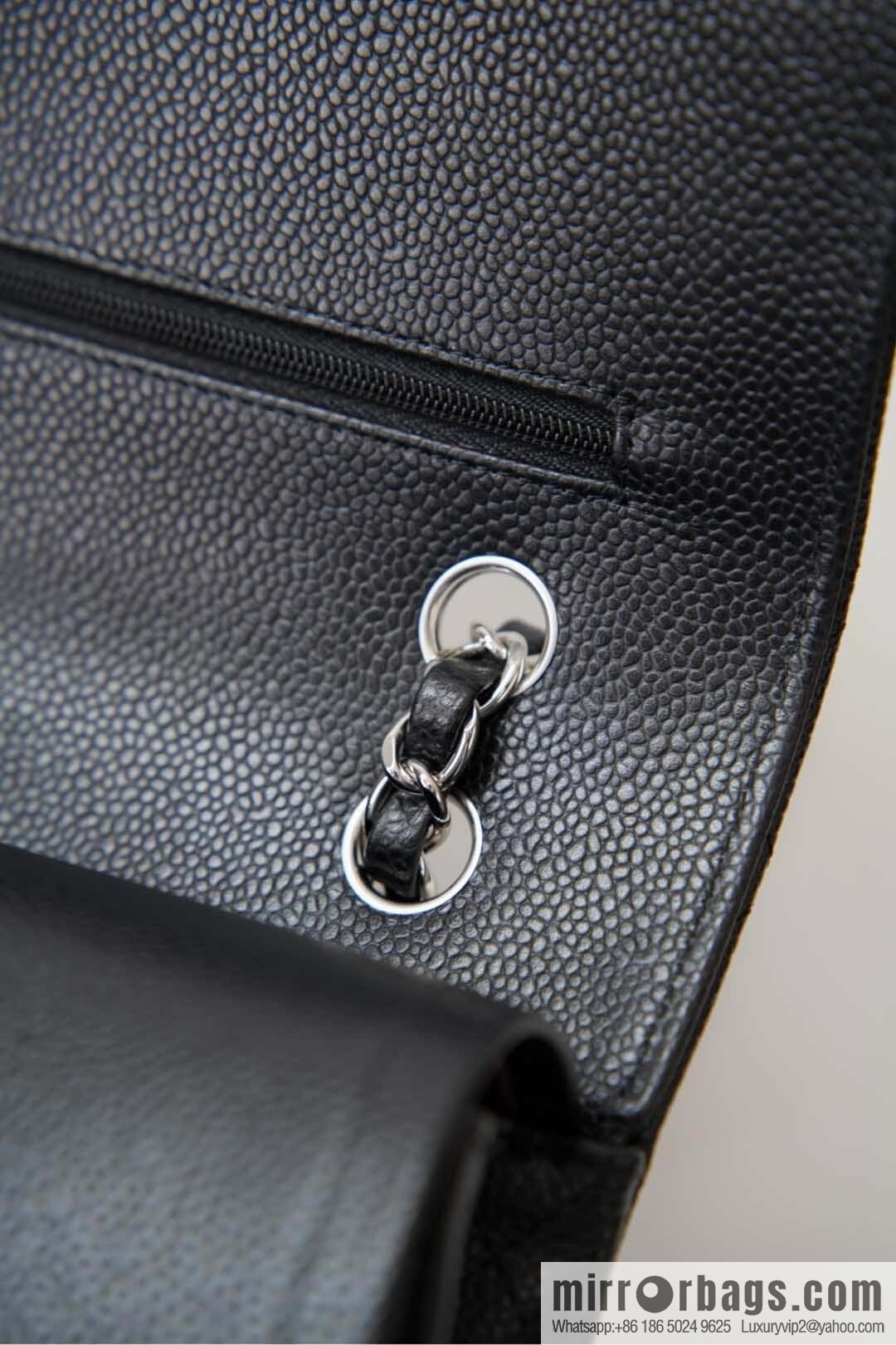 ℂ𝔽 𝗖𝗹𝗮𝘀𝘀𝗶𝗰 𝗙𝗹𝗮𝗽 | Original Caviar 🐂 Medium, Black Silver 🖤 A01112