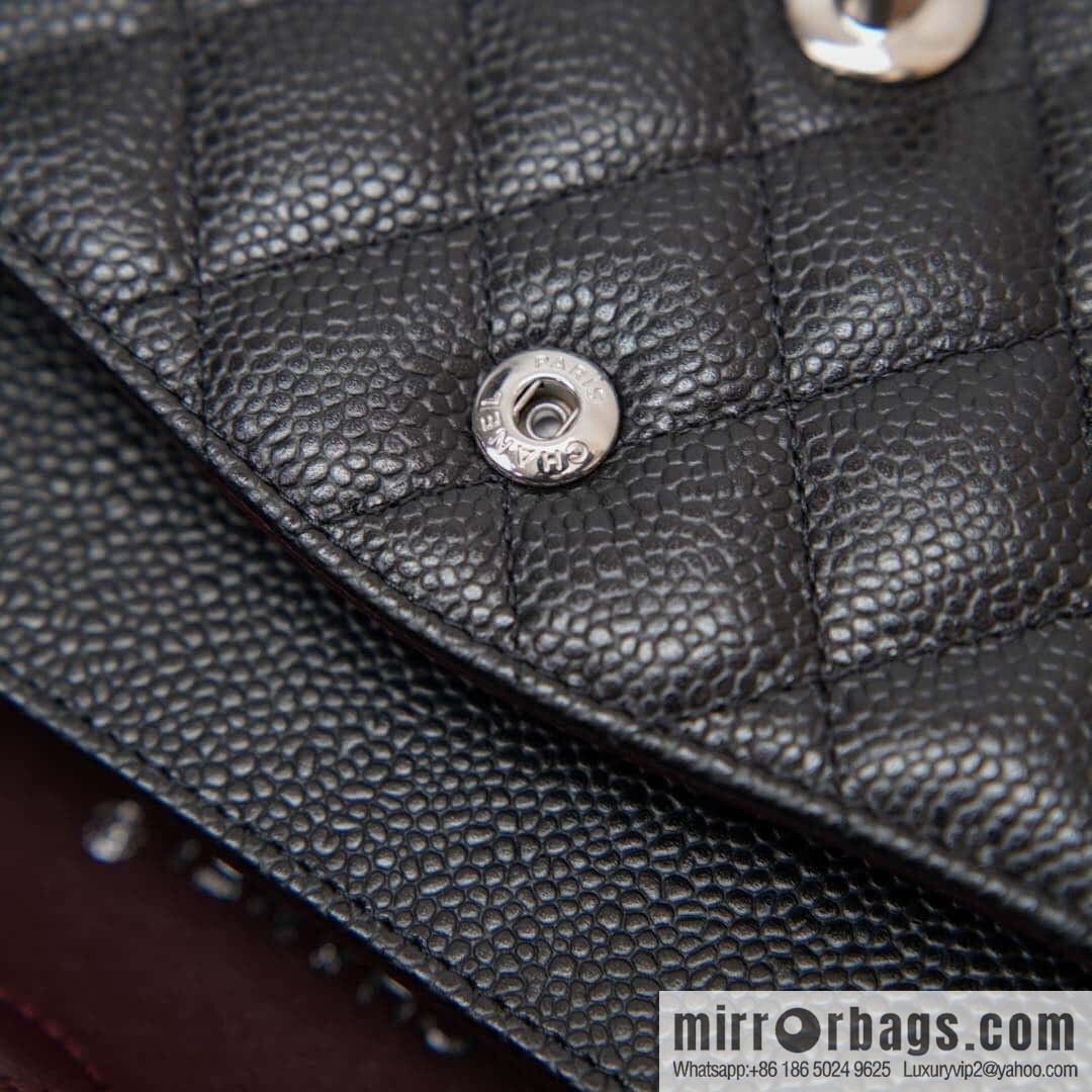 ℂ𝔽 𝗖𝗹𝗮𝘀𝘀𝗶𝗰 𝗙𝗹𝗮𝗽 | Original Caviar 🐂 Medium, Black Silver 🖤 A01112