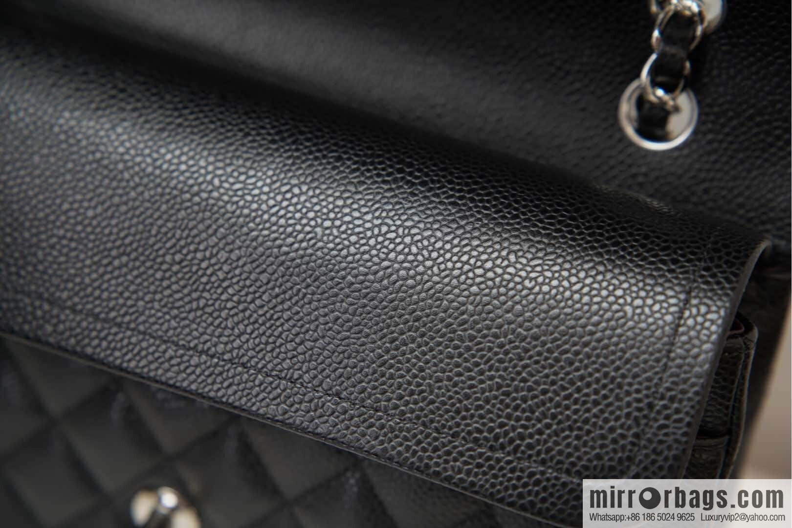 ℂ𝔽 𝗖𝗹𝗮𝘀𝘀𝗶𝗰 𝗙𝗹𝗮𝗽 | Original Caviar 🐂 Medium, Black Silver 🖤 A01112