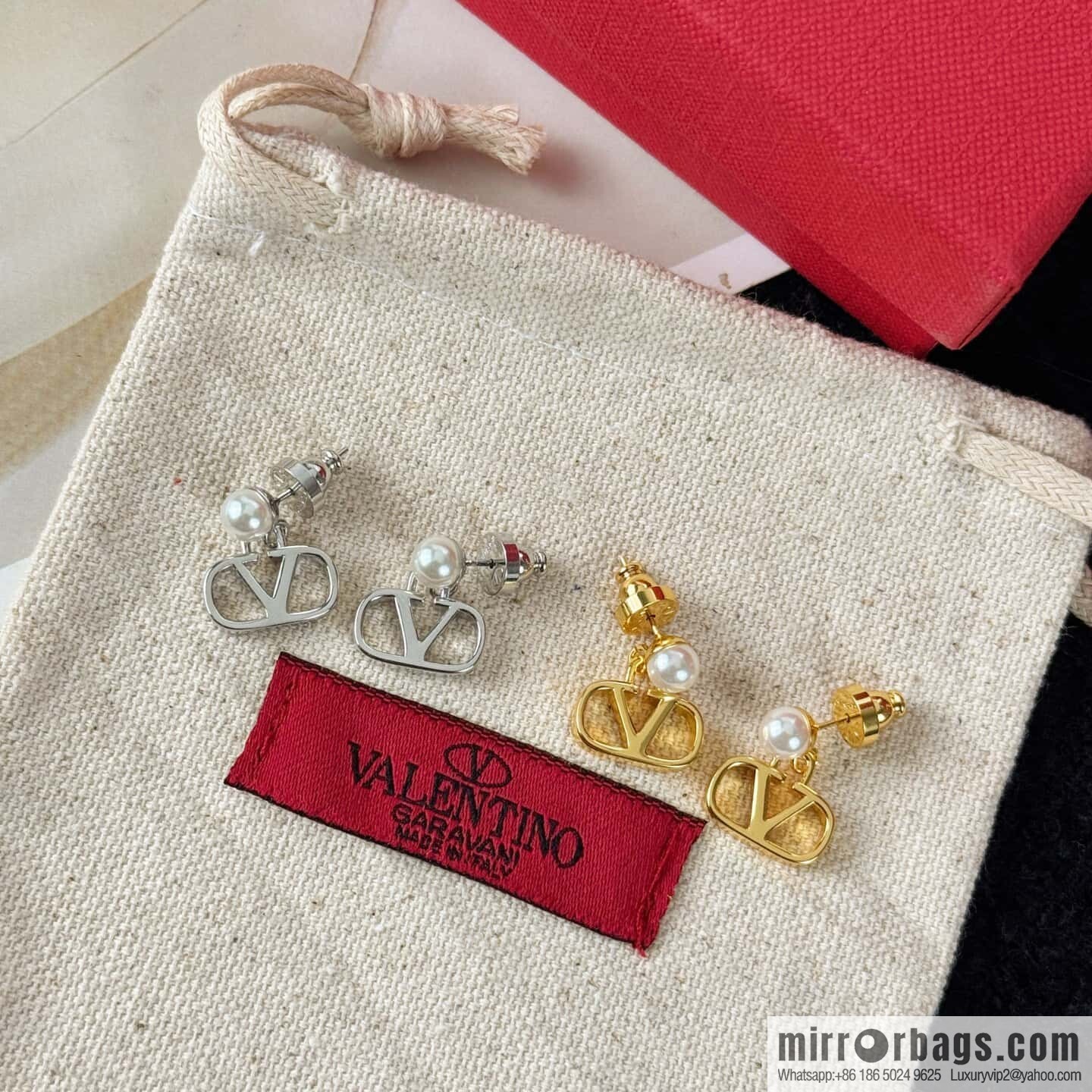 ❗️New ❗️ New ☑️ Valentino pearl stud earrings