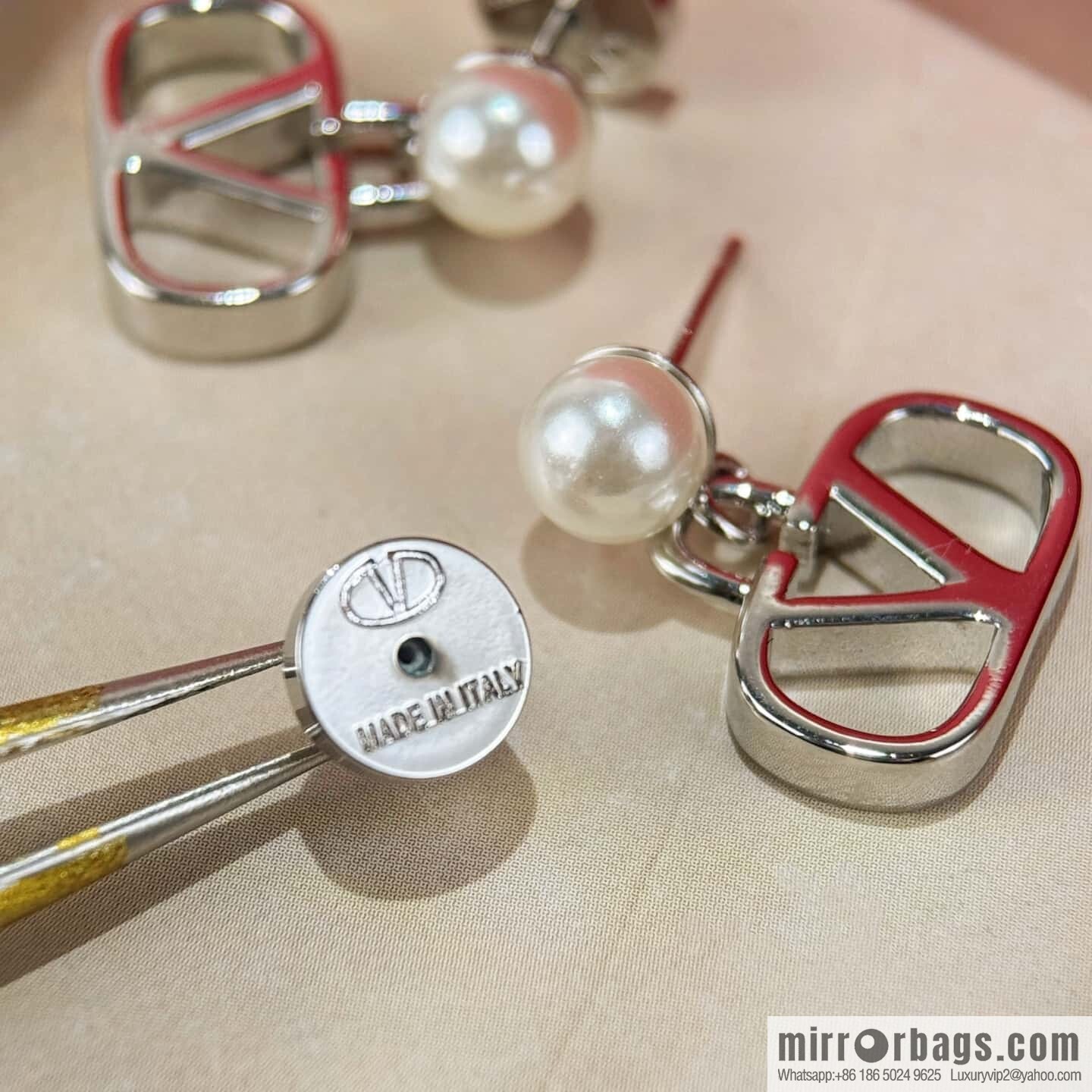 ❗️New ❗️ New ☑️ Valentino pearl stud earrings