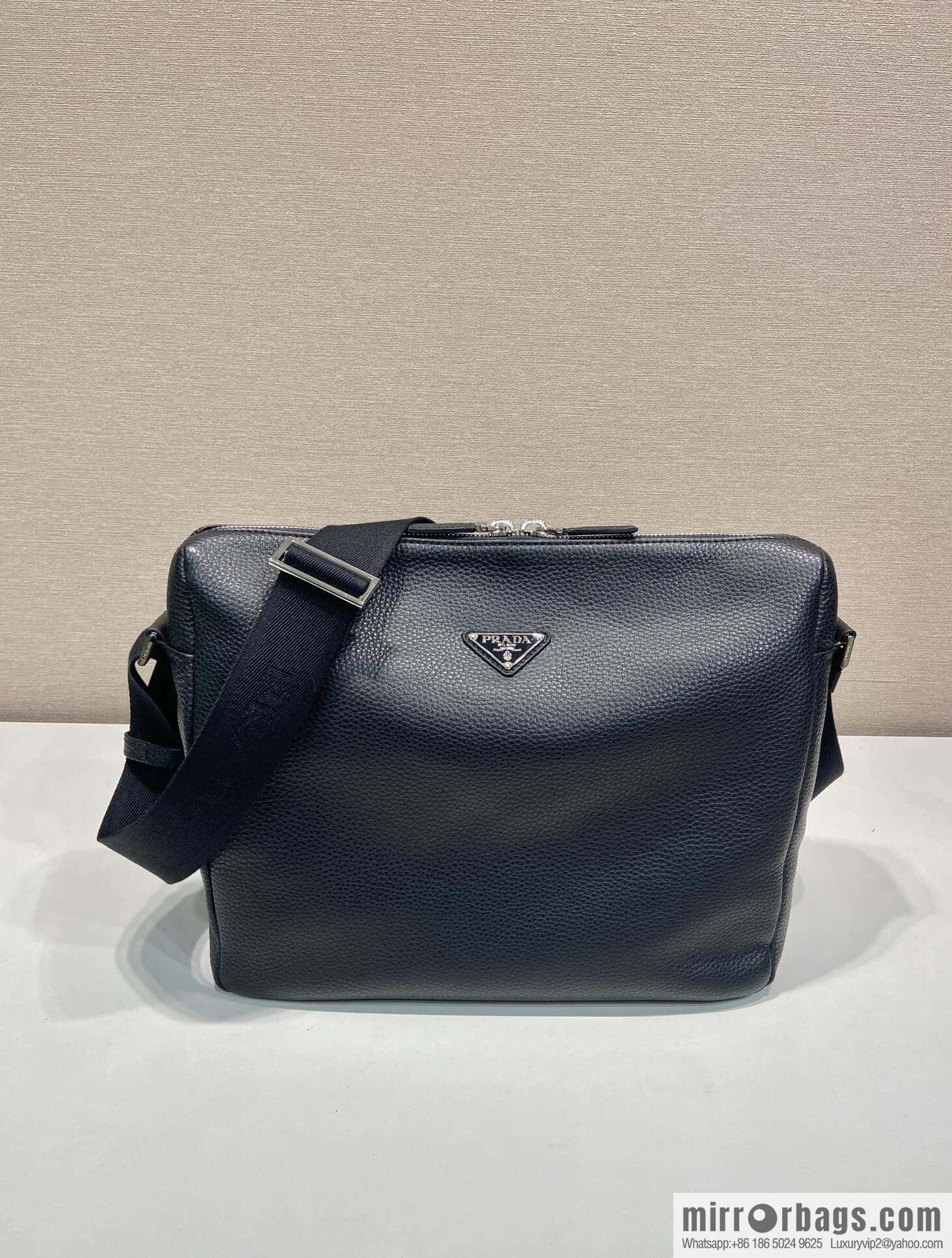 PRADA 🎉 new mailman bag 🎉🎉😉 2VH182 small🎉🎉
