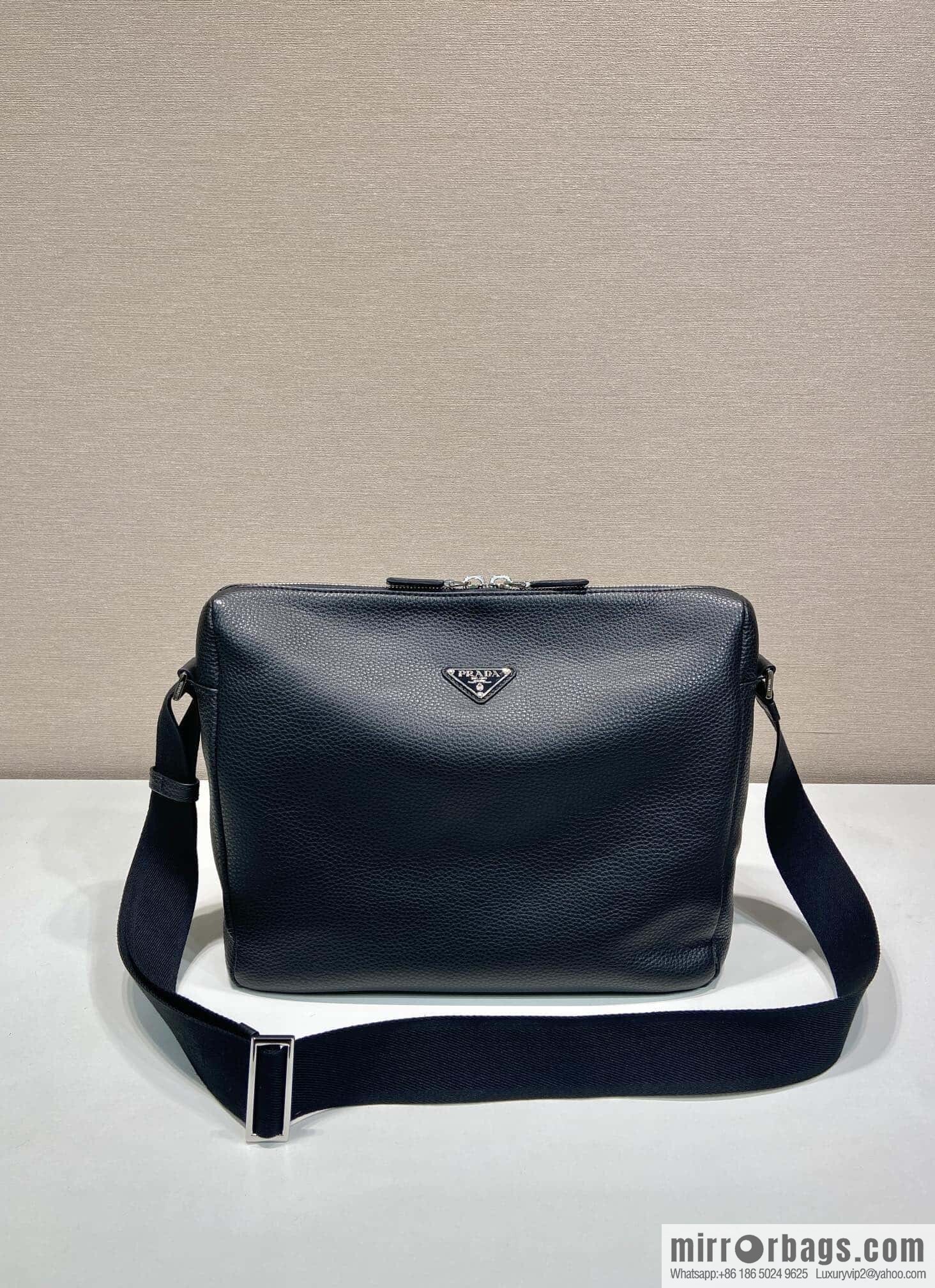 PRADA 🎉 new mailman bag 🎉🎉😉 2VH182 small🎉🎉