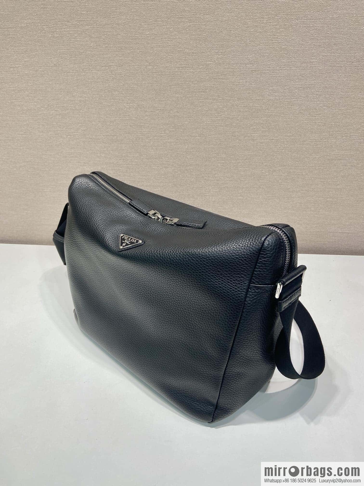 PRADA 🎉 new mailman bag 🎉🎉😉 2VH182 small🎉🎉