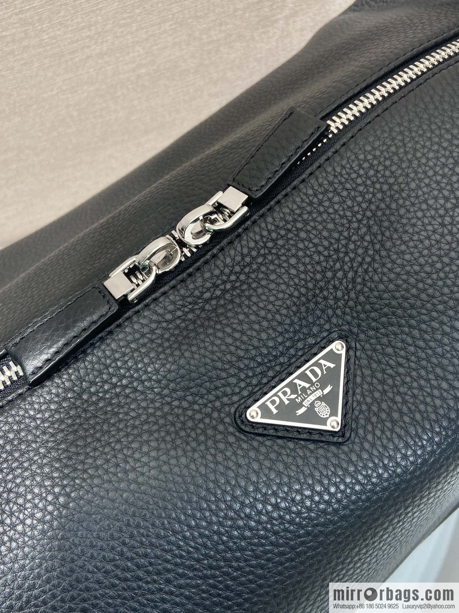 PRADA 🎉 new mailman bag 🎉🎉😉 2VH182 small🎉🎉