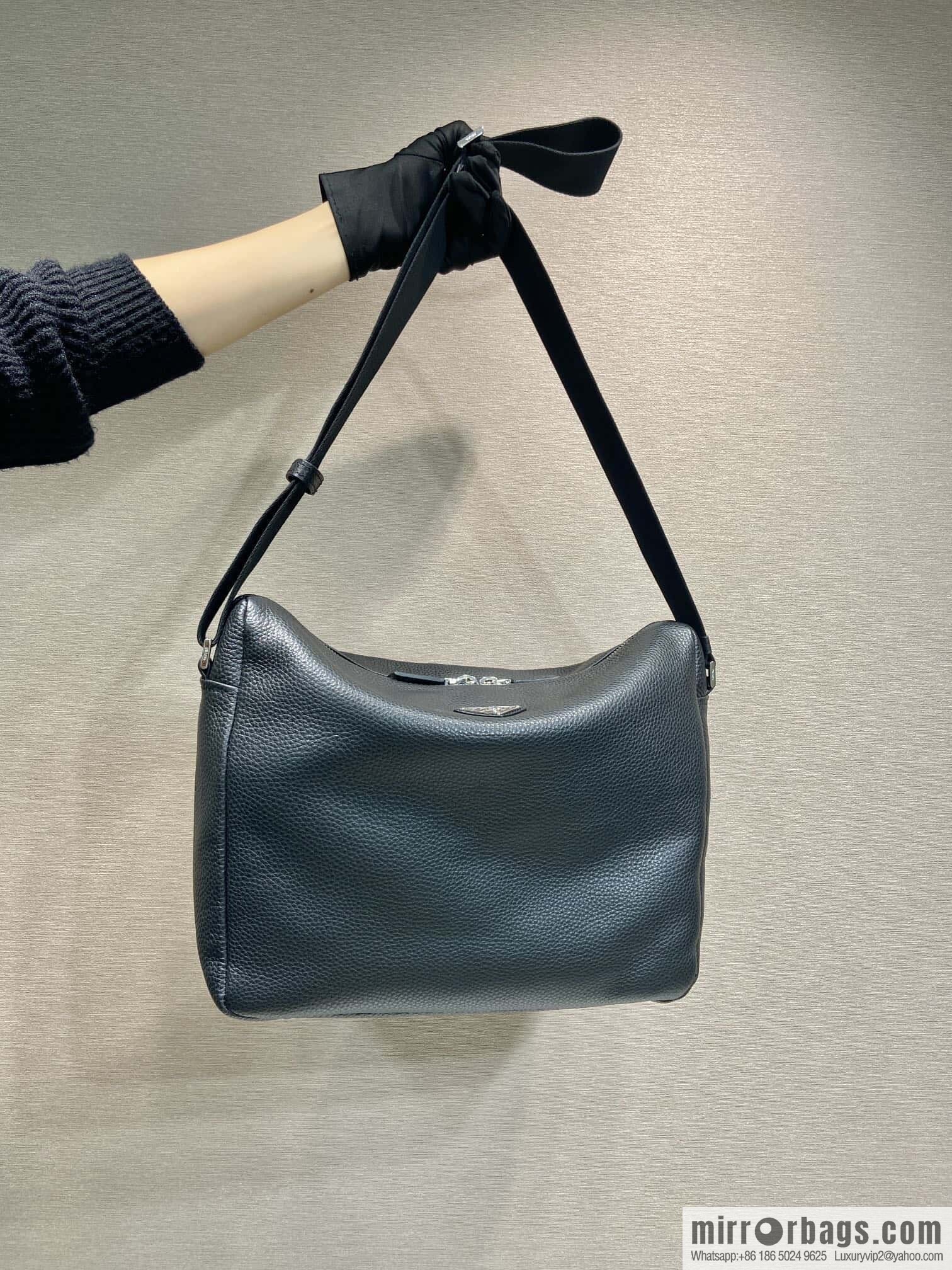 PRADA 🎉 new mailman bag 🎉🎉😉 2VH182 small🎉🎉
