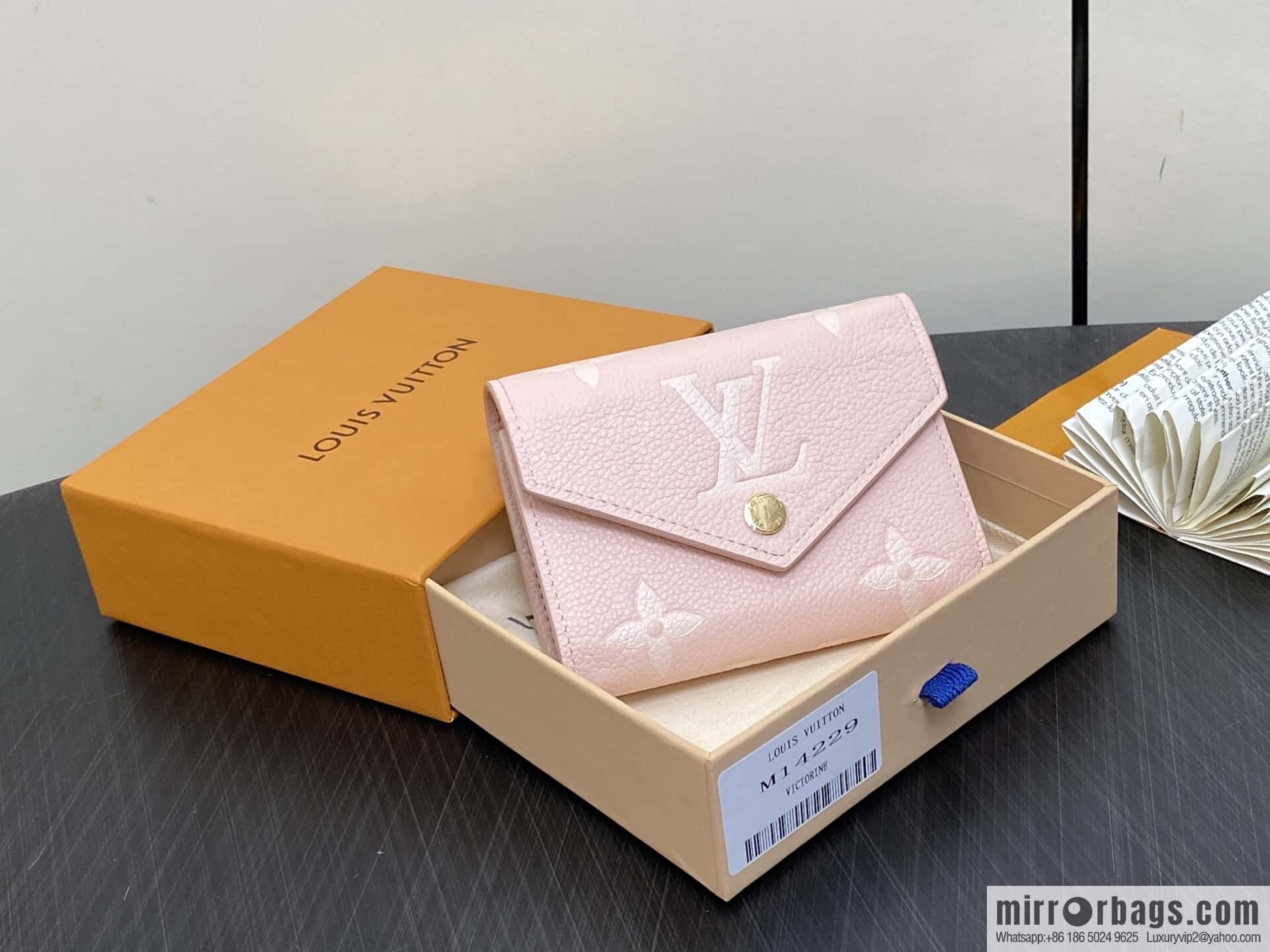 [Original order boutique] M14220 pink silk screen, full leather three-fold wallet VICTORINE wallet