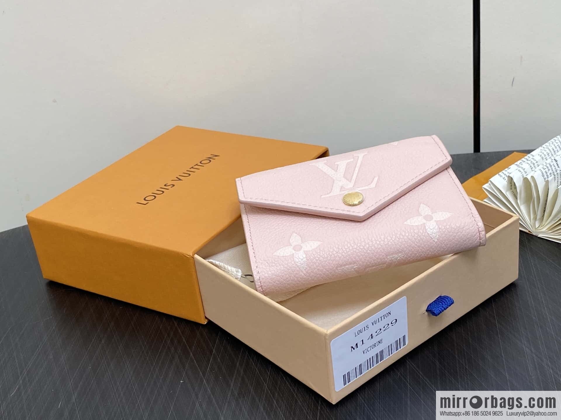 [Original order boutique] M14220 pink silk screen, full leather three-fold wallet VICTORINE wallet