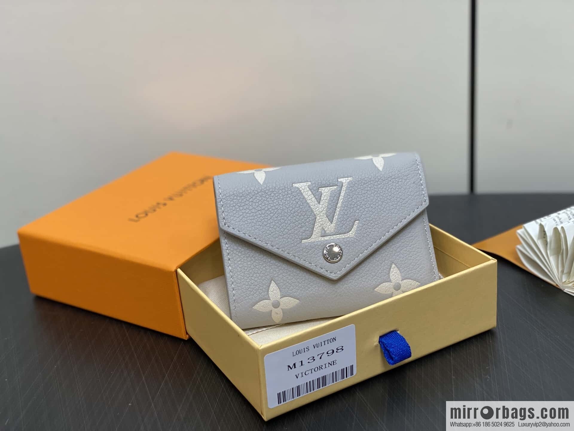 [Original order boutique] M13798 taro purple, full leather three-fold wallet VICTORINE wallet