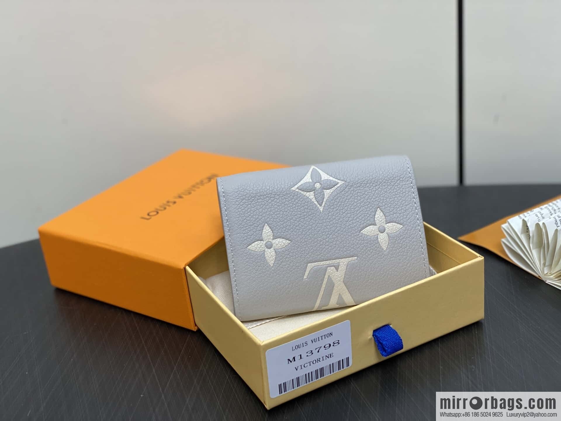 [Original order boutique] M13798 taro purple, full leather three-fold wallet VICTORINE wallet