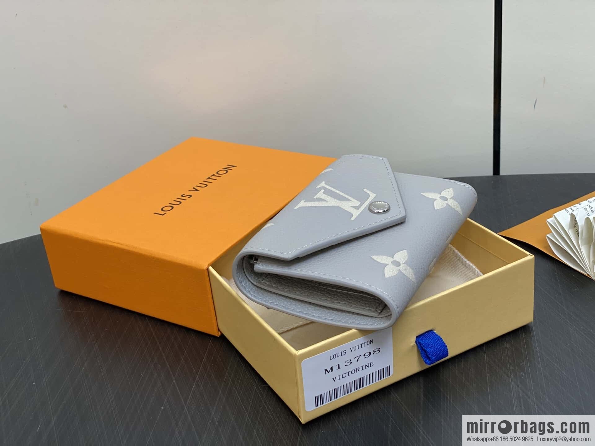 [Original order boutique] M13798 taro purple, full leather three-fold wallet VICTORINE wallet