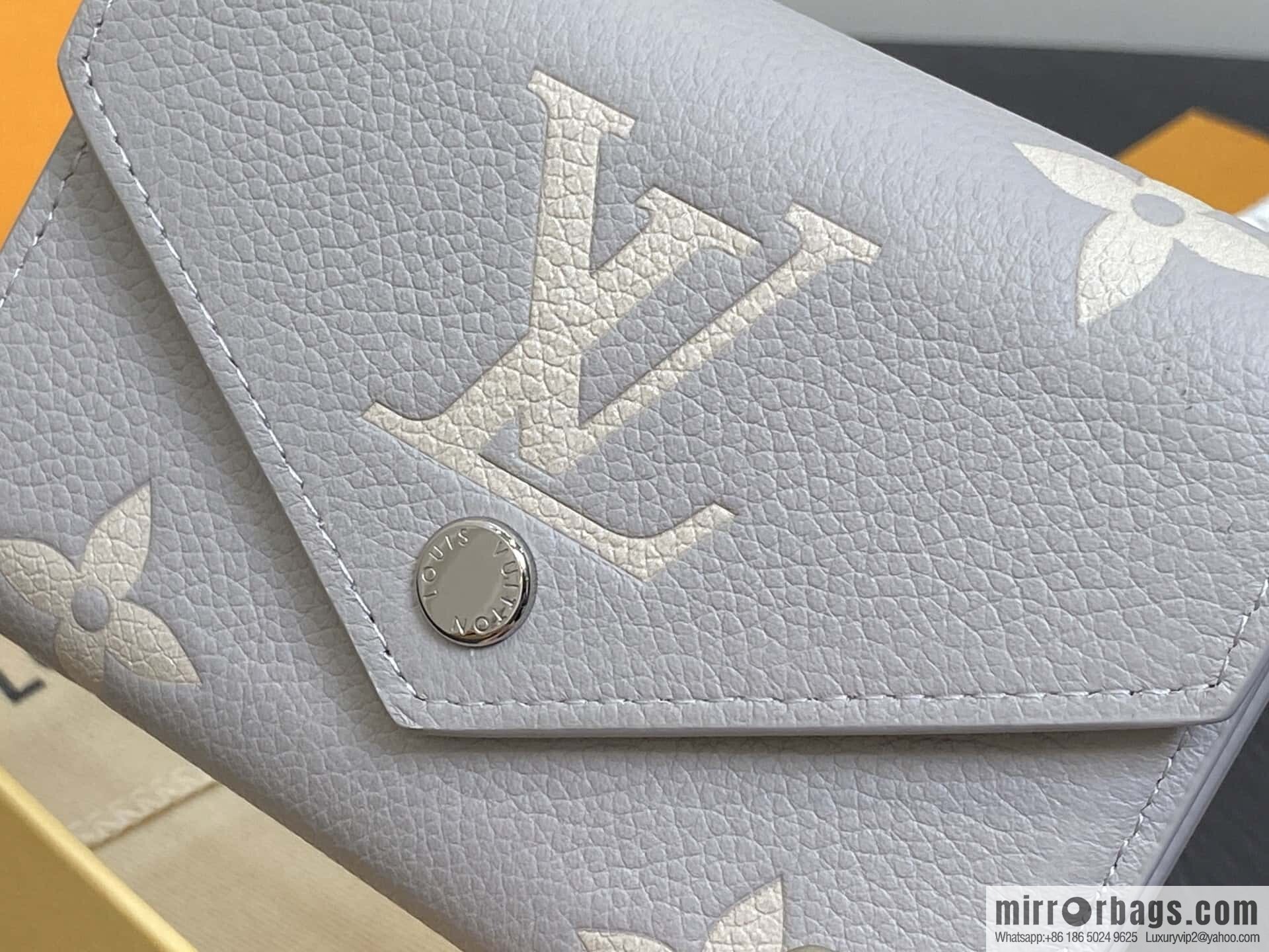[Original order boutique] M13798 taro purple, full leather three-fold wallet VICTORINE wallet
