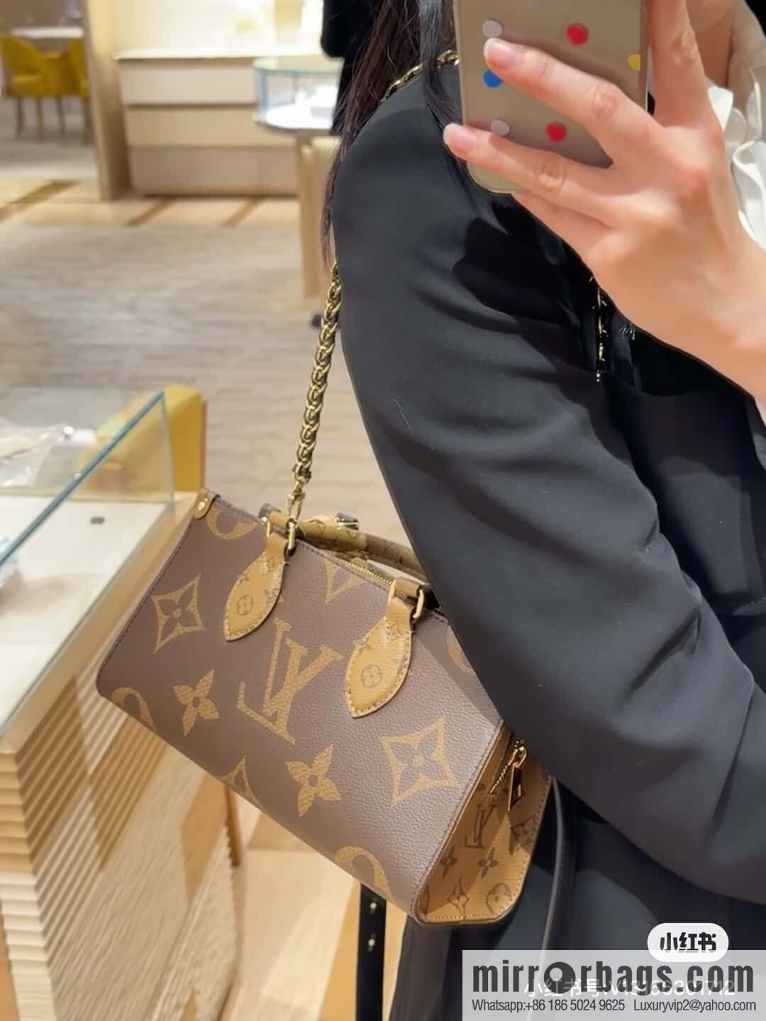 [Boutique‑grade] M14236 presbyopia/yellow flower, chain square bag ONTHEGO EAST WEST CHAIN handbag