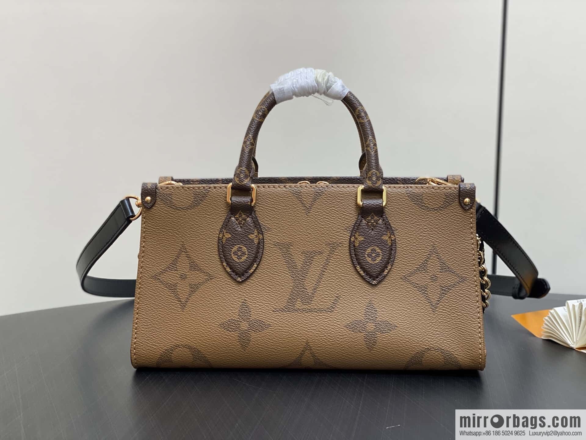 [Boutique‑grade] M14236 presbyopia/yellow flower, chain square bag ONTHEGO EAST WEST CHAIN handbag