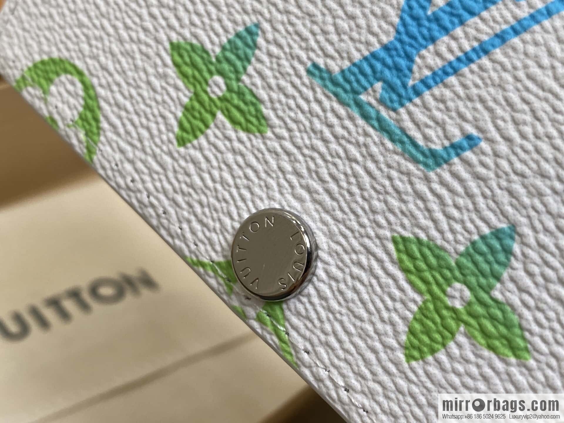 [Premium‑quality] M14122 white gradual change three fold wallet Victor wallet