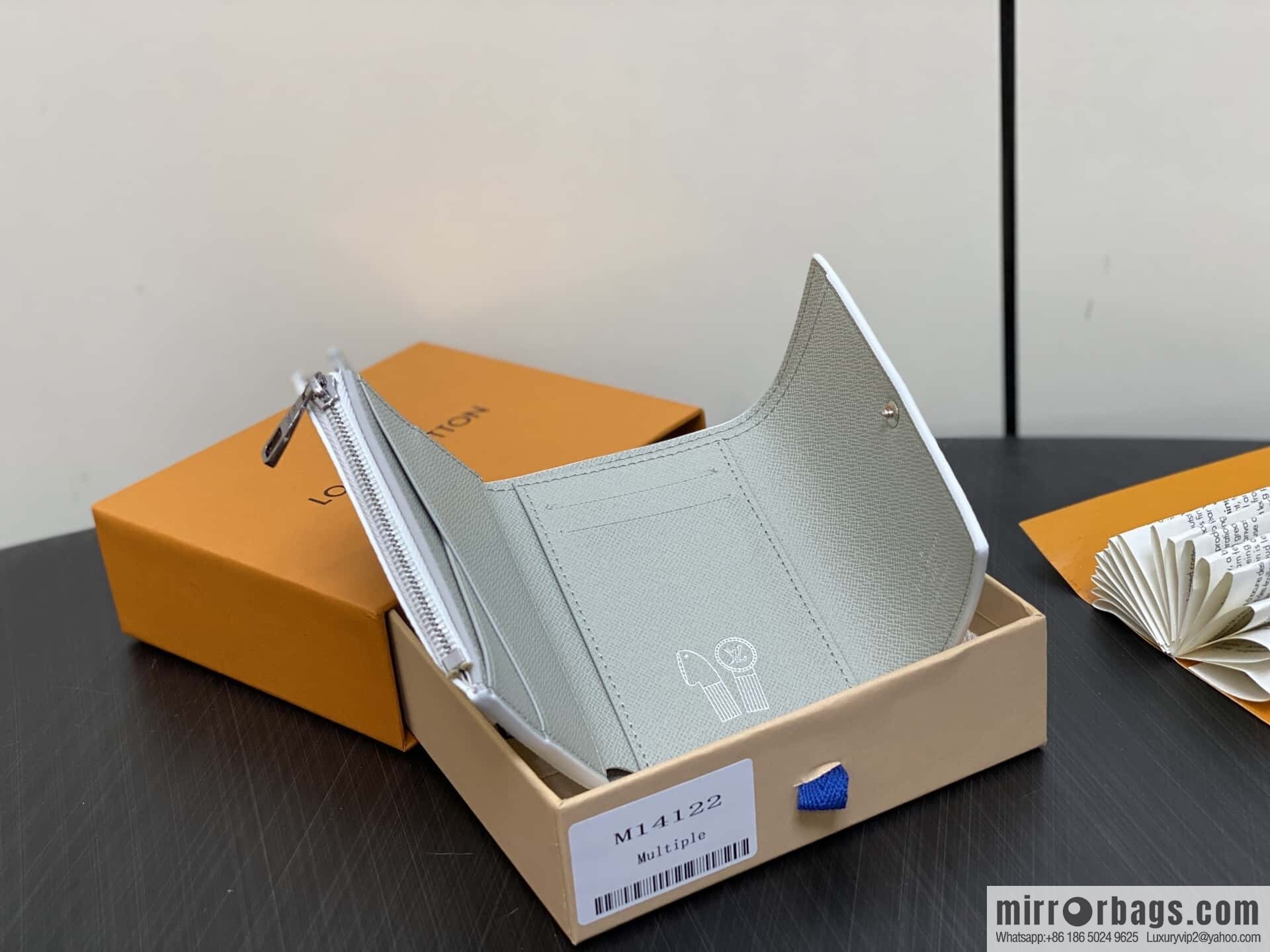 [Premium‑quality] M14122 white gradual change three fold wallet Victor wallet