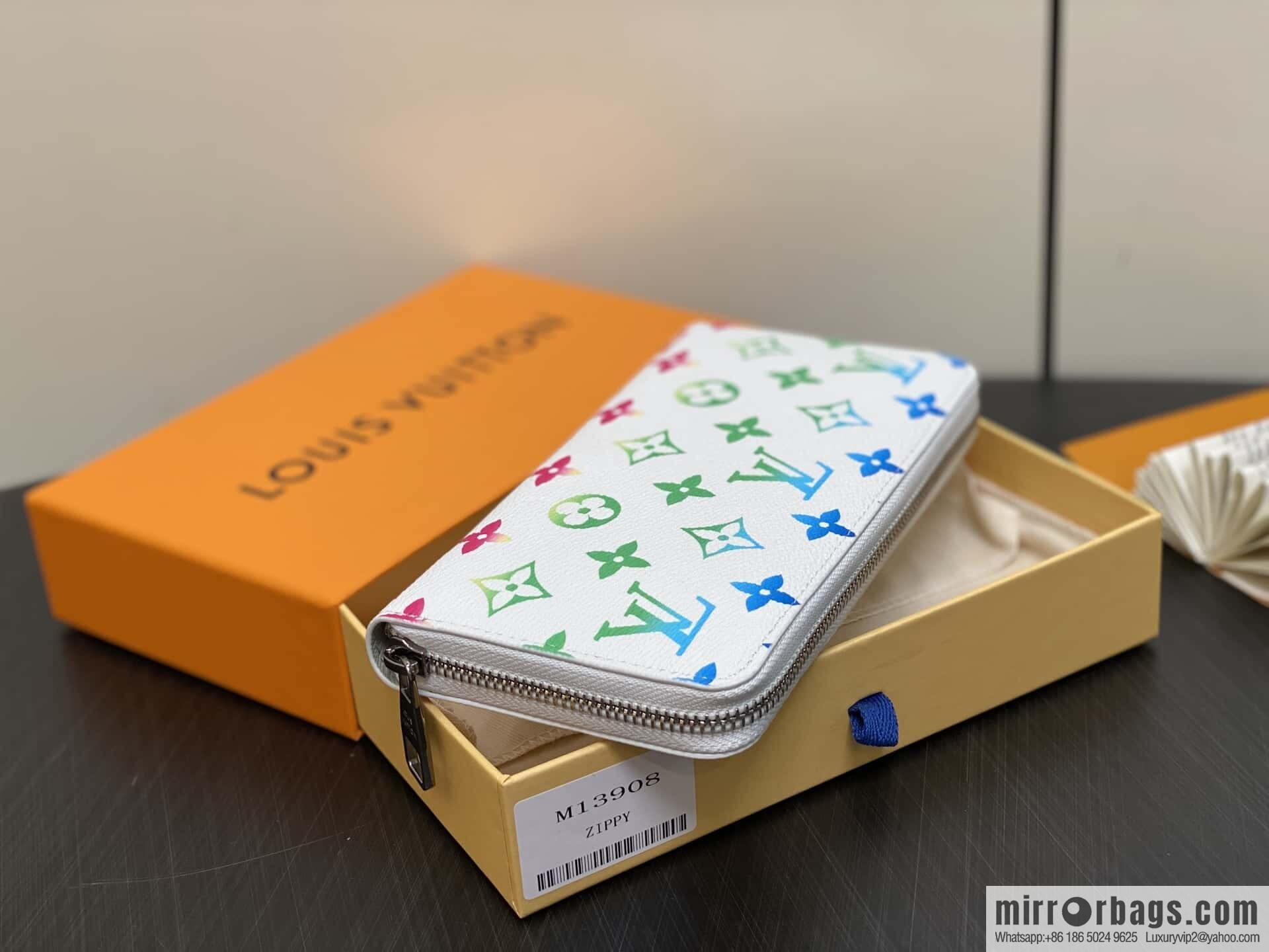 [Premium‑quality] M13908 white color gradual change single zipper wallet Zippy zipper wallet