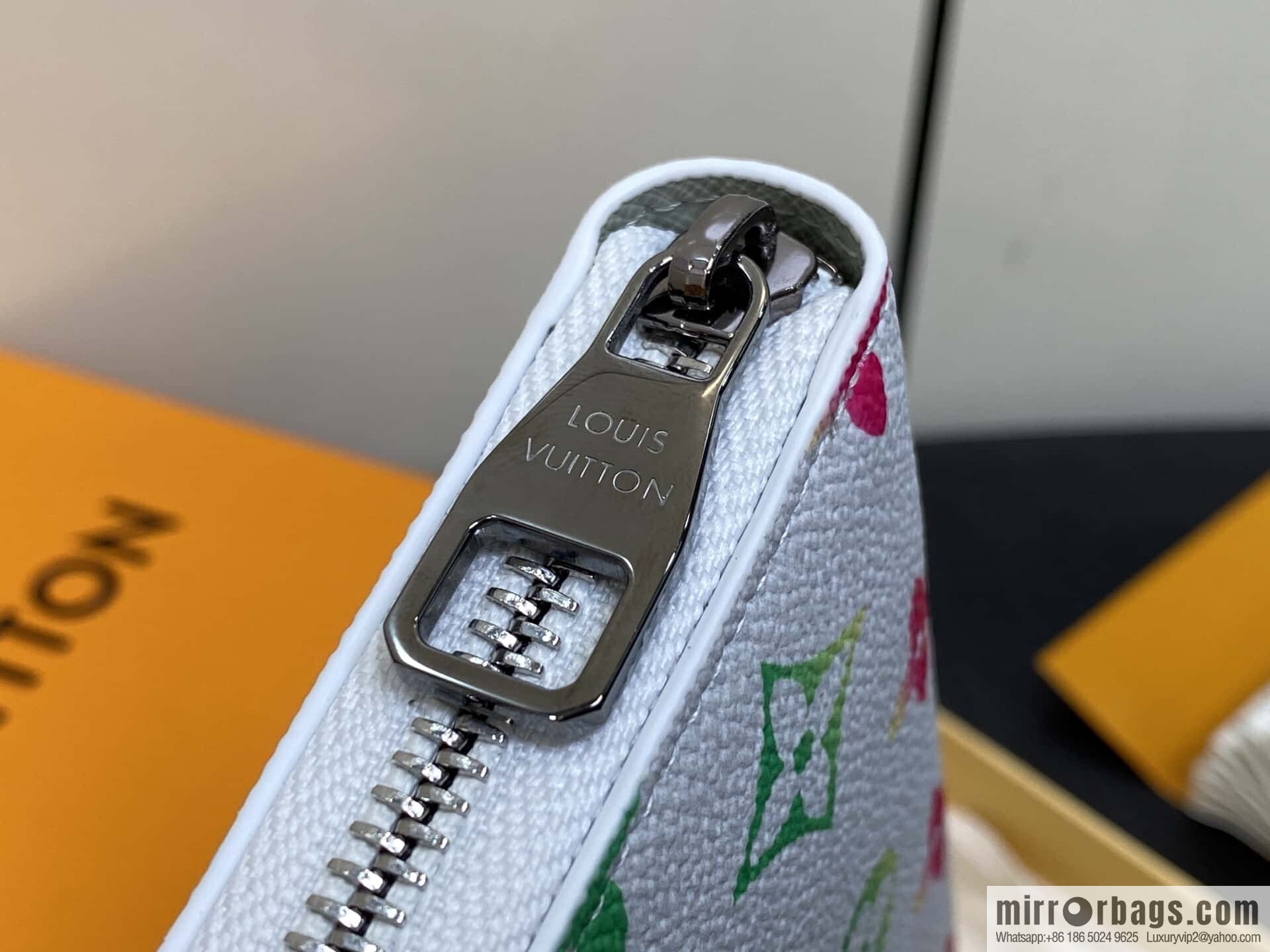 [Premium‑quality] M13908 white color gradual change single zipper wallet Zippy zipper wallet