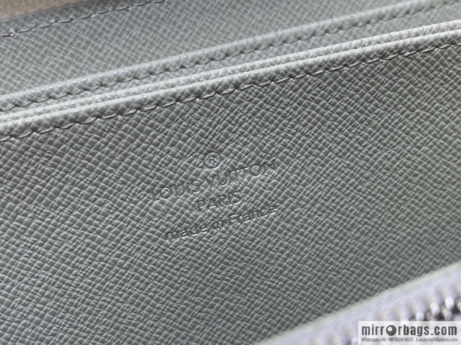 [Premium‑quality] M13908 white color gradual change single zipper wallet Zippy zipper wallet