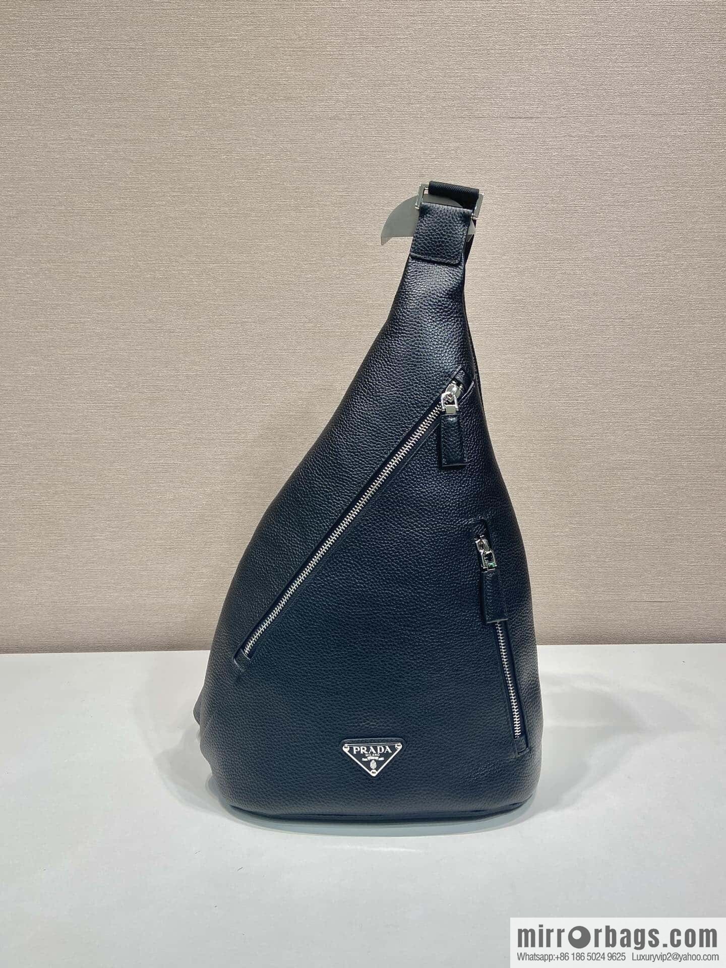 PRADA 🎉 new breast bag 🎉 2VZ092A full leather 🎉 black