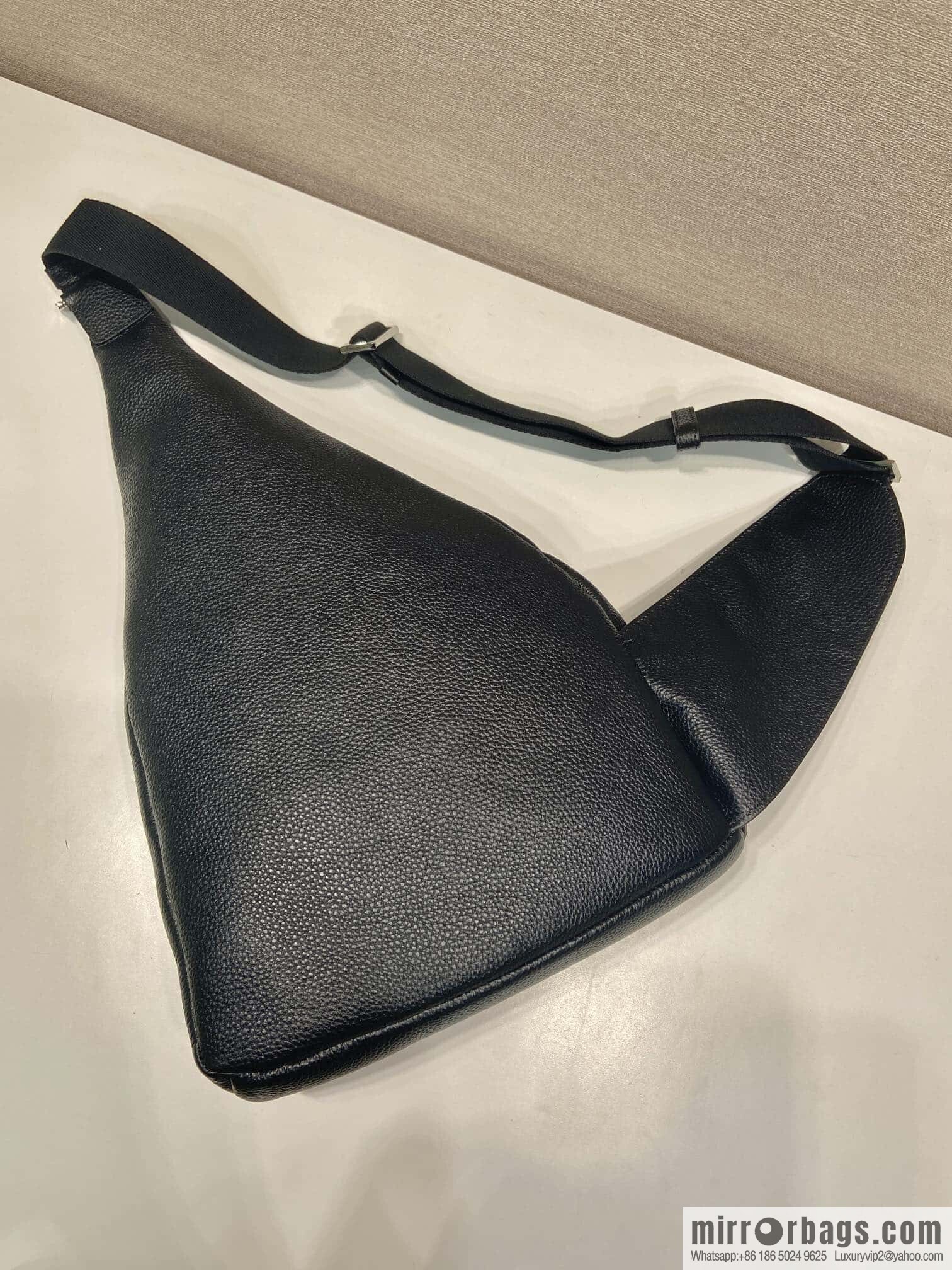 PRADA 🎉 new breast bag 🎉 2VZ092A full leather 🎉 black