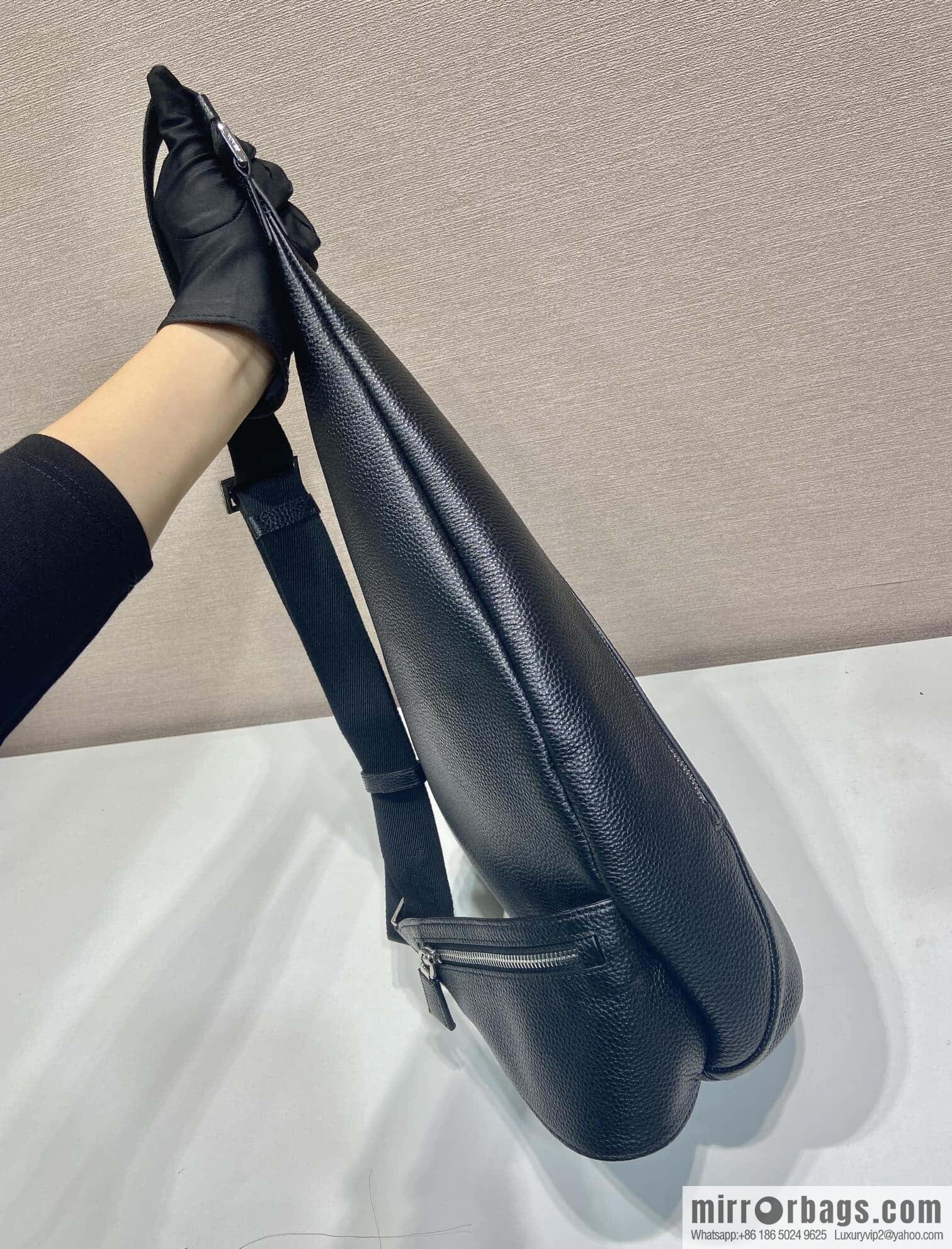 PRADA 🎉 new breast bag 🎉 2VZ092A full leather 🎉 black