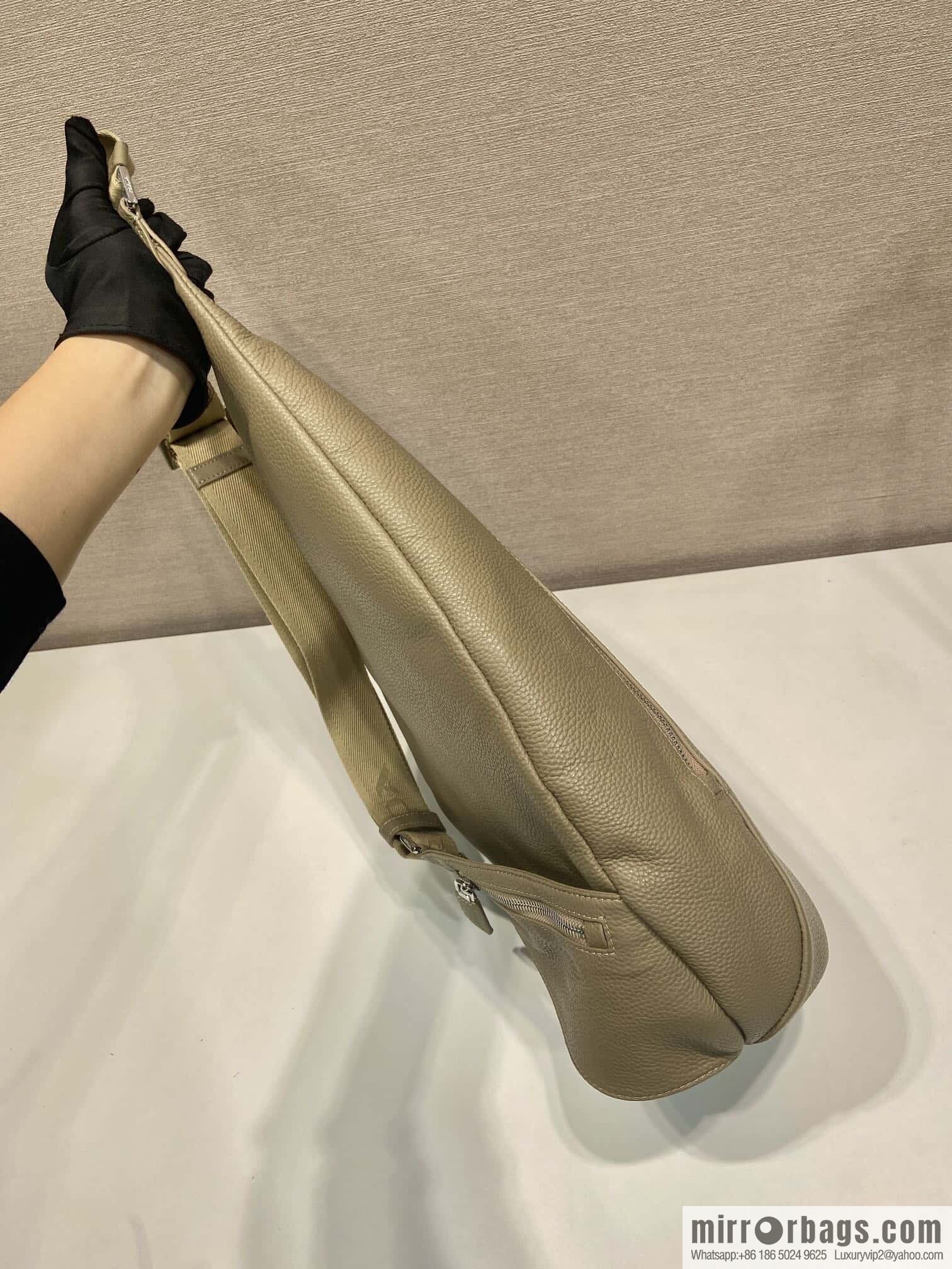 PRADA 🎉 new breast bag 🎉 2VZ092A full leather 🎉 gray
