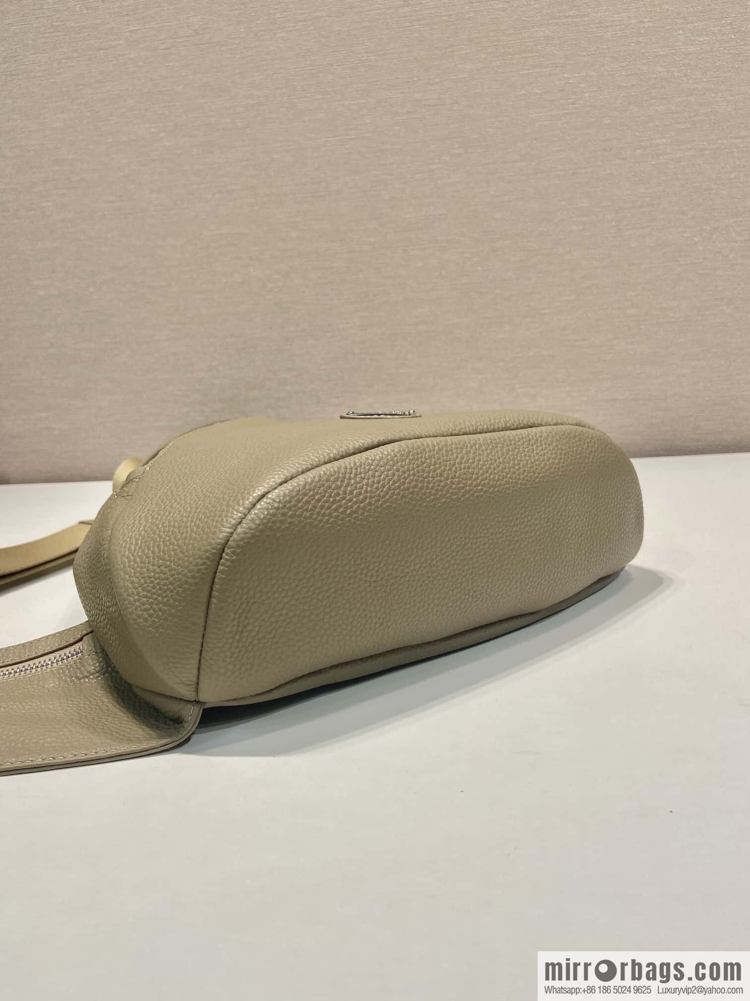 PRADA 🎉 new breast bag 🎉 2VZ092A full leather 🎉 gray
