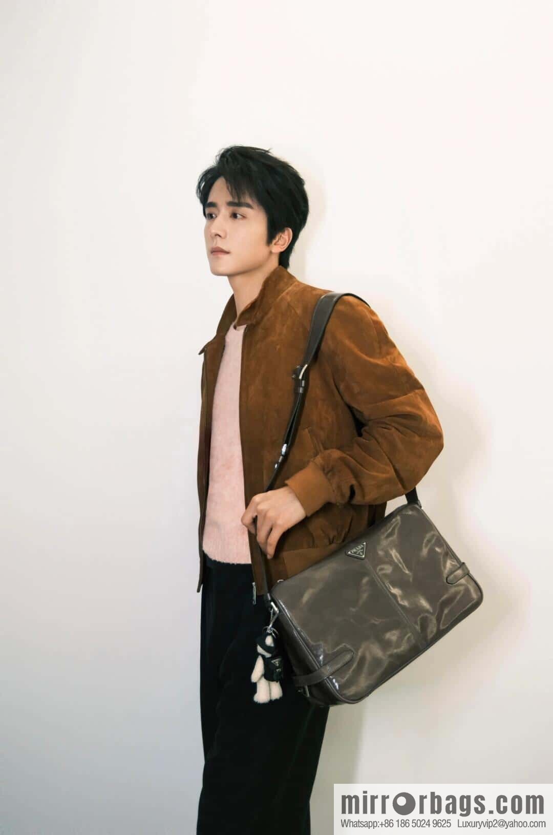 PRADA 🎉 new oil wax leather 🎉 2VH187 messenger bag🎉🎉