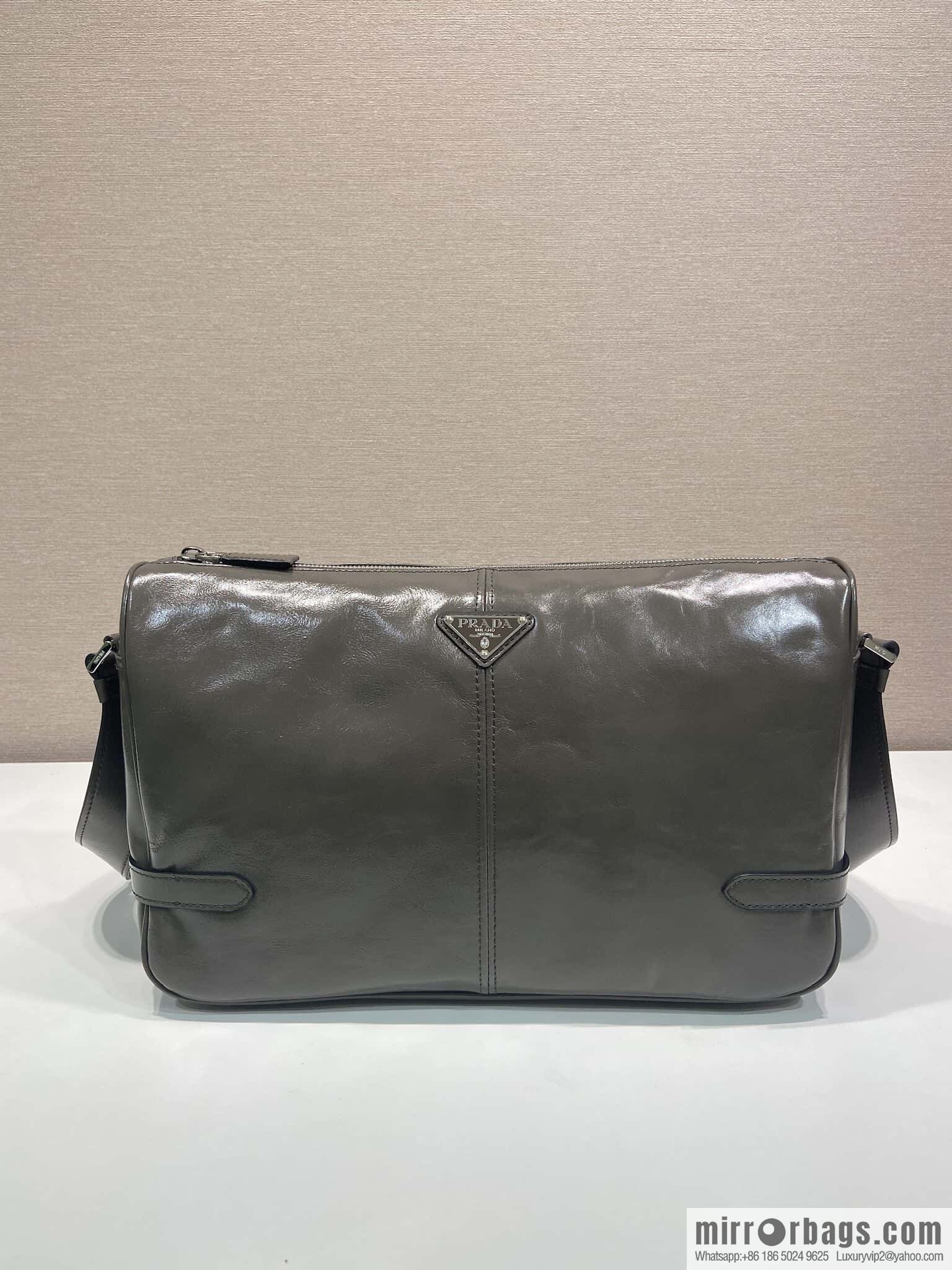PRADA 🎉 new oil wax leather 🎉 2VH187 messenger bag🎉🎉