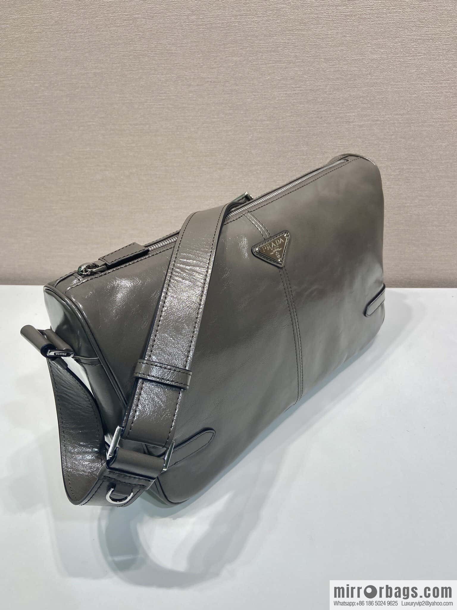 PRADA 🎉 new oil wax leather 🎉 2VH187 messenger bag🎉🎉