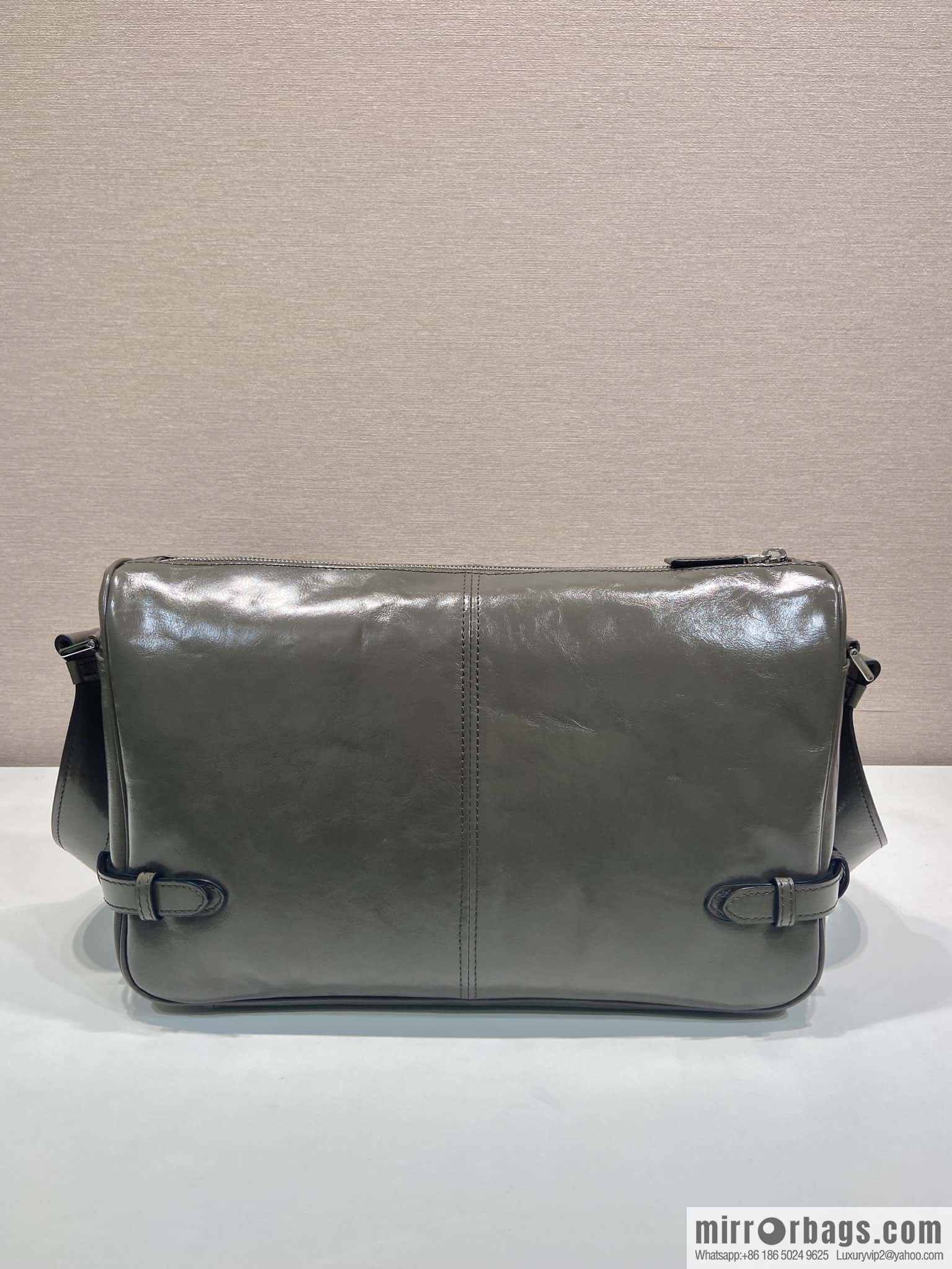 PRADA 🎉 new oil wax leather 🎉 2VH187 messenger bag🎉🎉