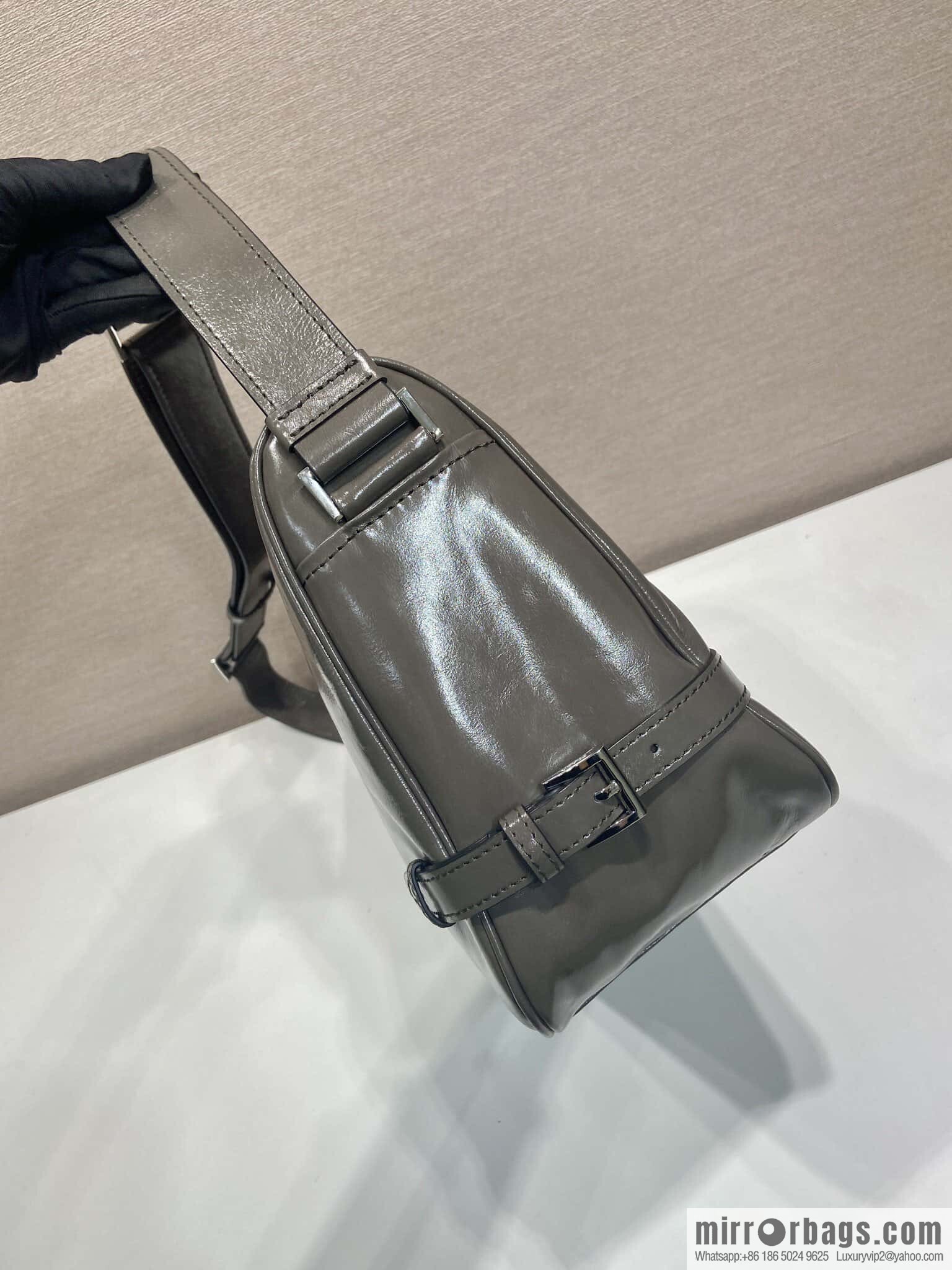 PRADA 🎉 new oil wax leather 🎉 2VH187 messenger bag🎉🎉