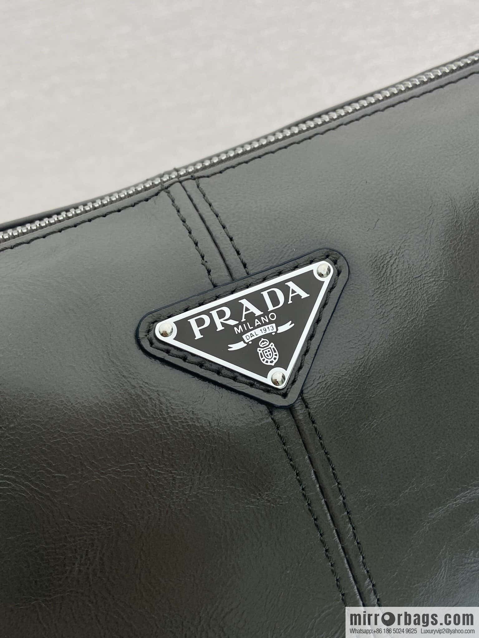 PRADA 🎉 new oil wax leather 🎉 2VH187 messenger bag🎉🎉