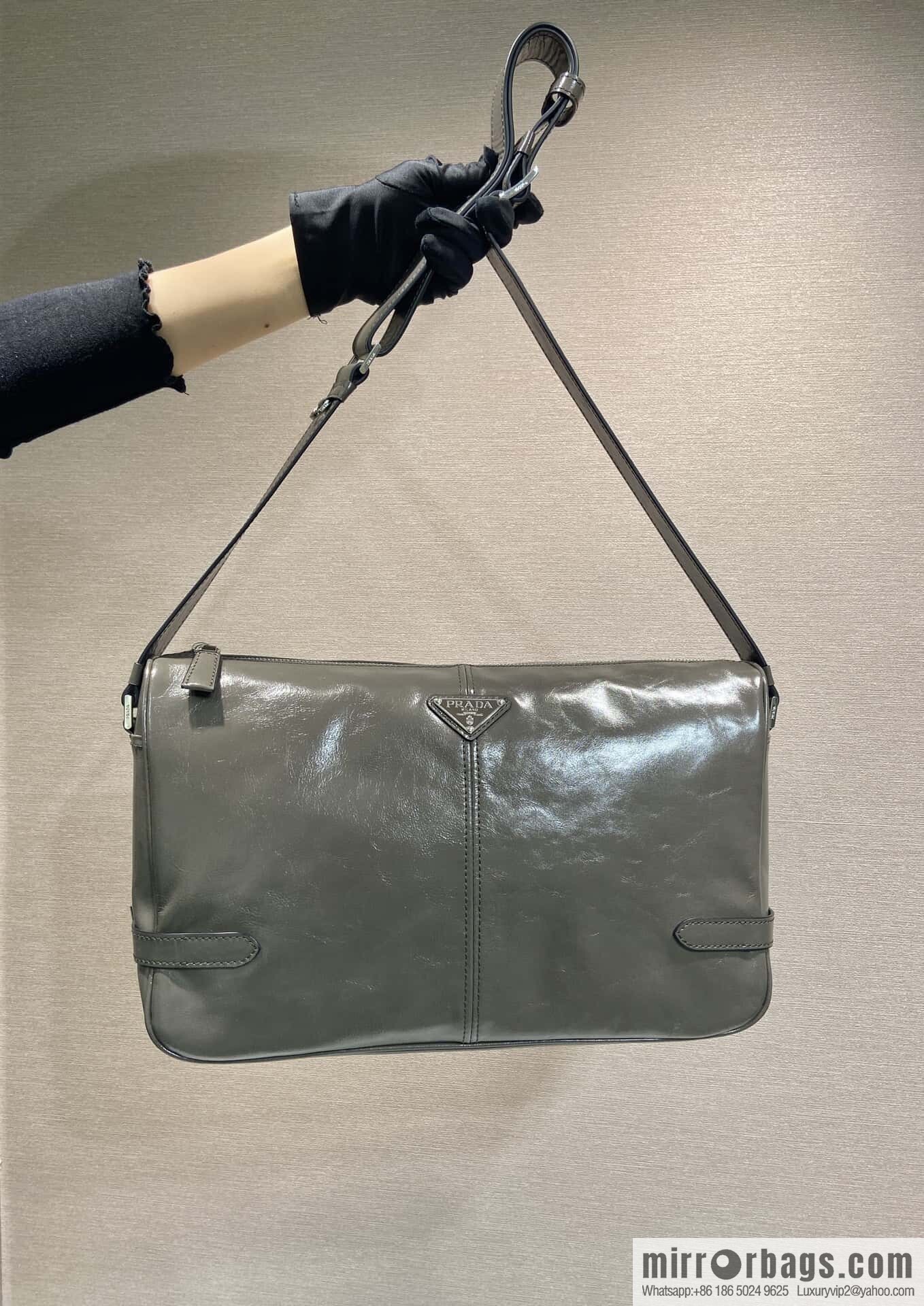 PRADA 🎉 new oil wax leather 🎉 2VH187 messenger bag🎉🎉