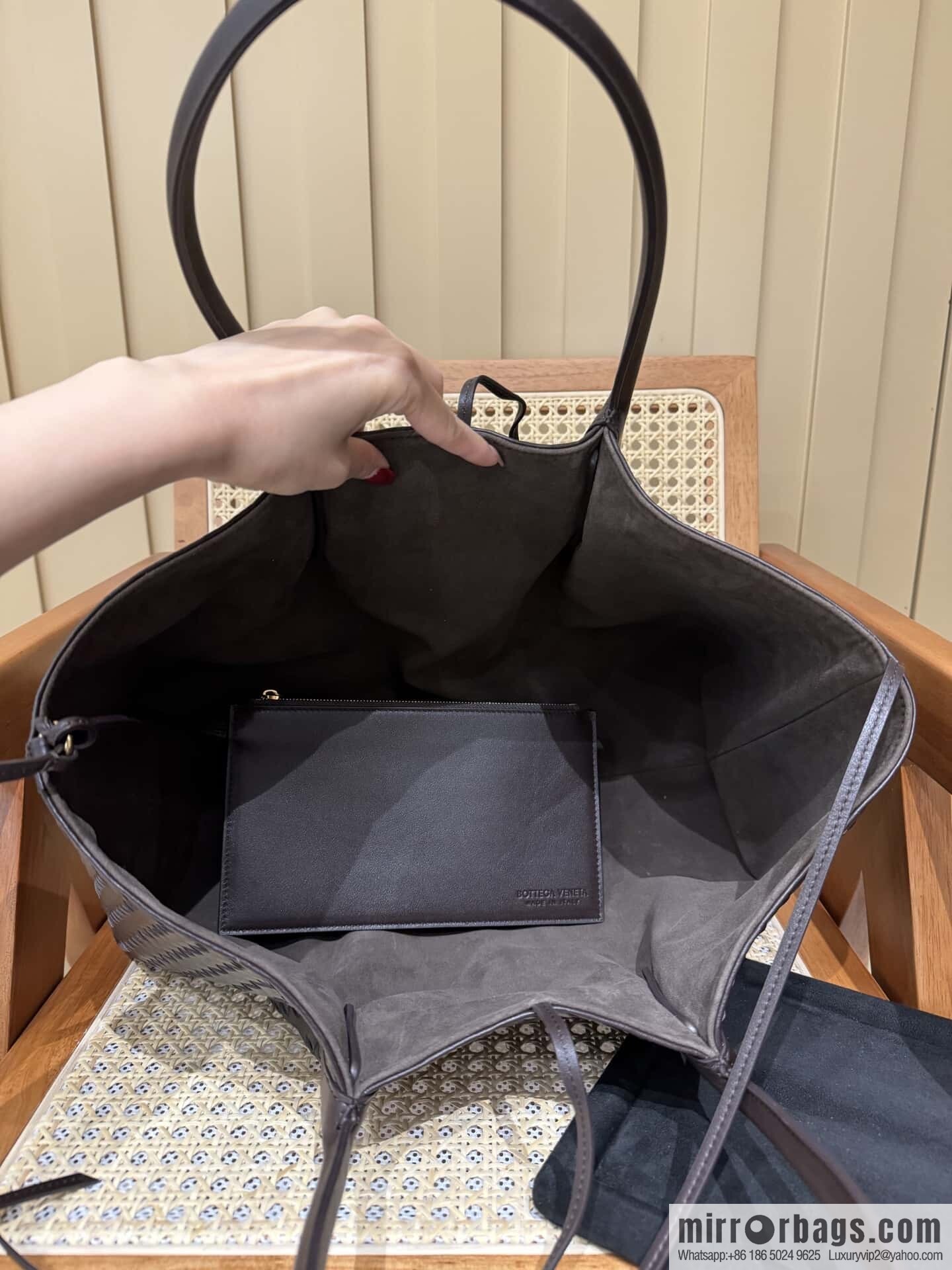 BV Large Pinacoteca Tote Bag 817166 Chocolate Brown