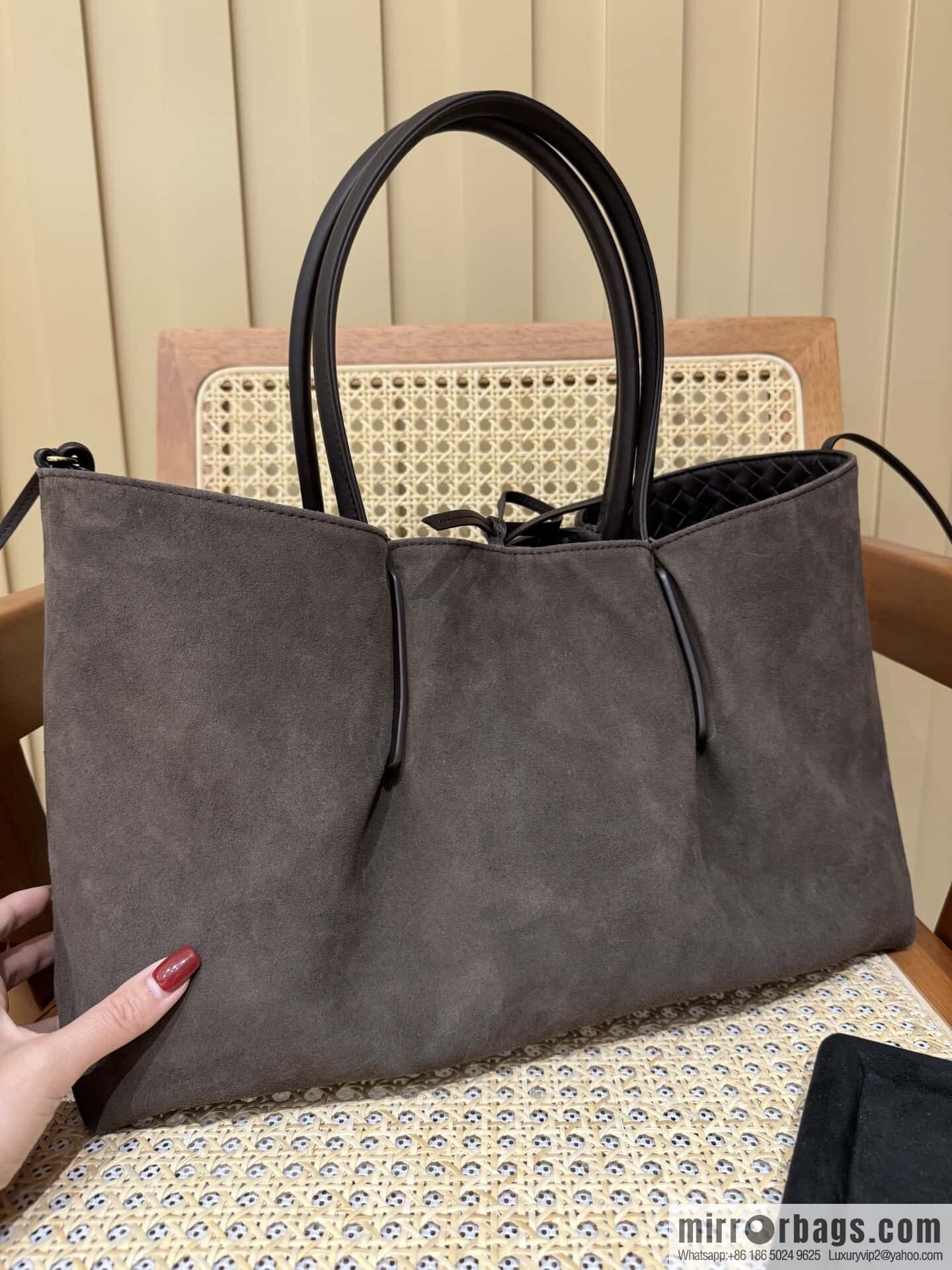 BV Large Pinacoteca Tote Bag 817166 Chocolate Brown
