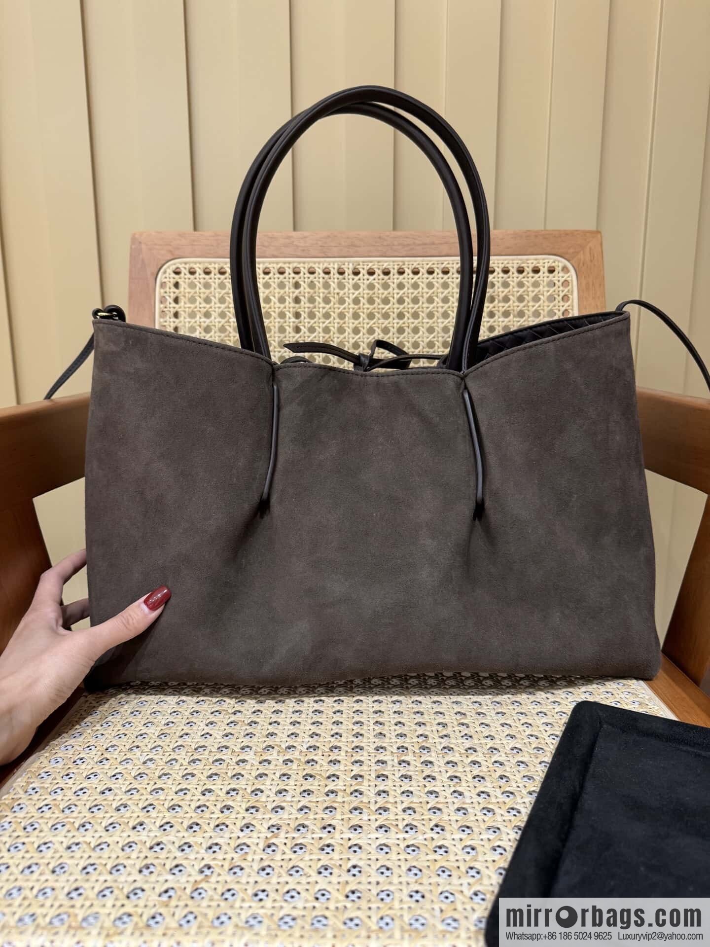 BV Large Pinacoteca Tote Bag 817166 Chocolate Brown