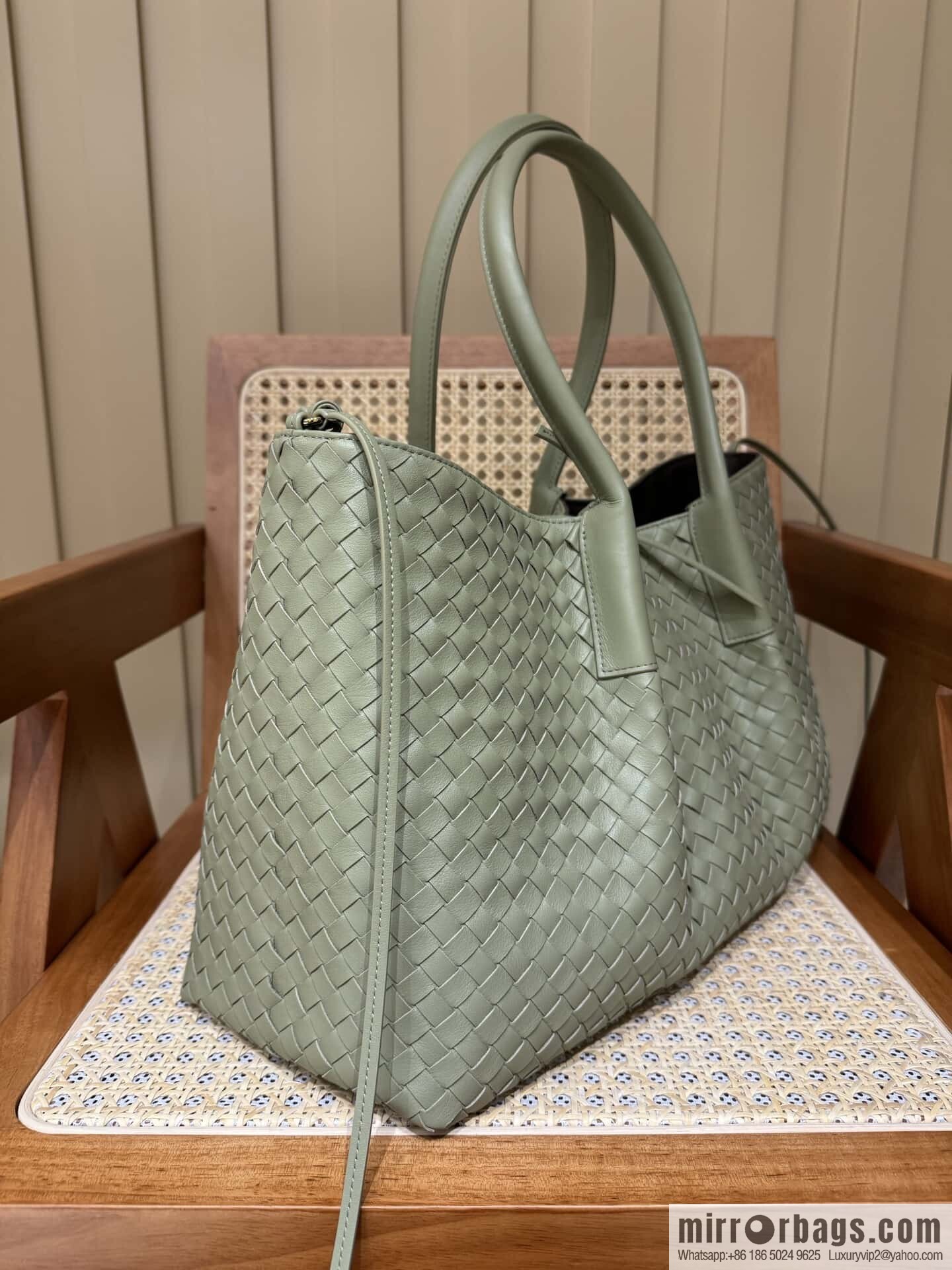 BV Large Pinacoteca Tote Bag 817166 Travertine Green