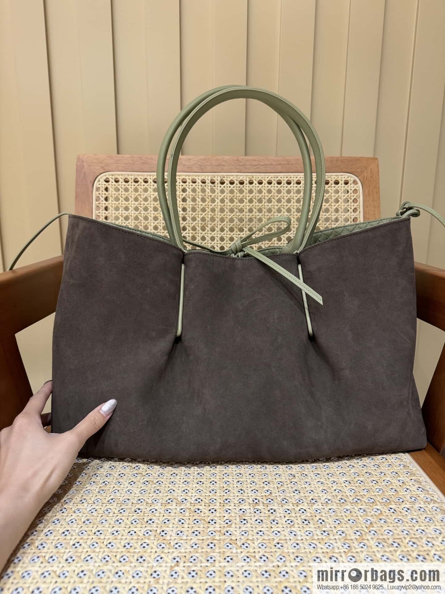 BV Large Pinacoteca Tote Bag 817166 Travertine Green