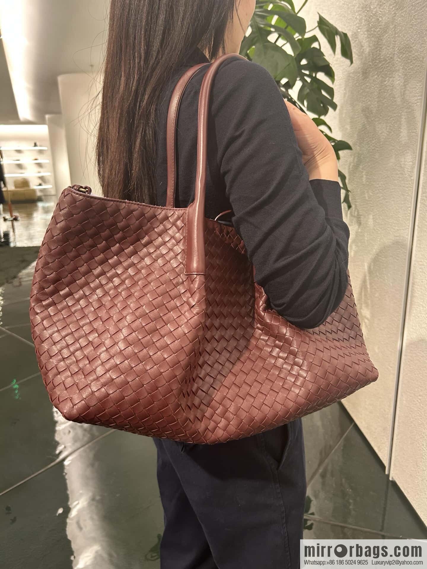 BV Large Pinacoteca tote bag 817166 Barolo burgundy